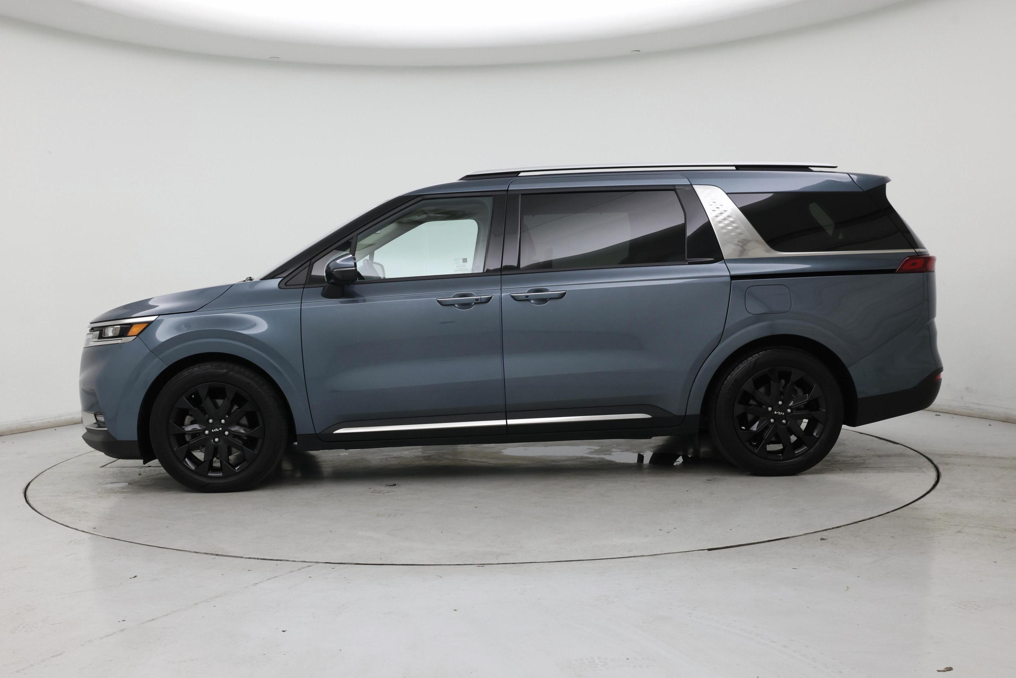 Thumbnail: 2023 Kia Carnival - 3