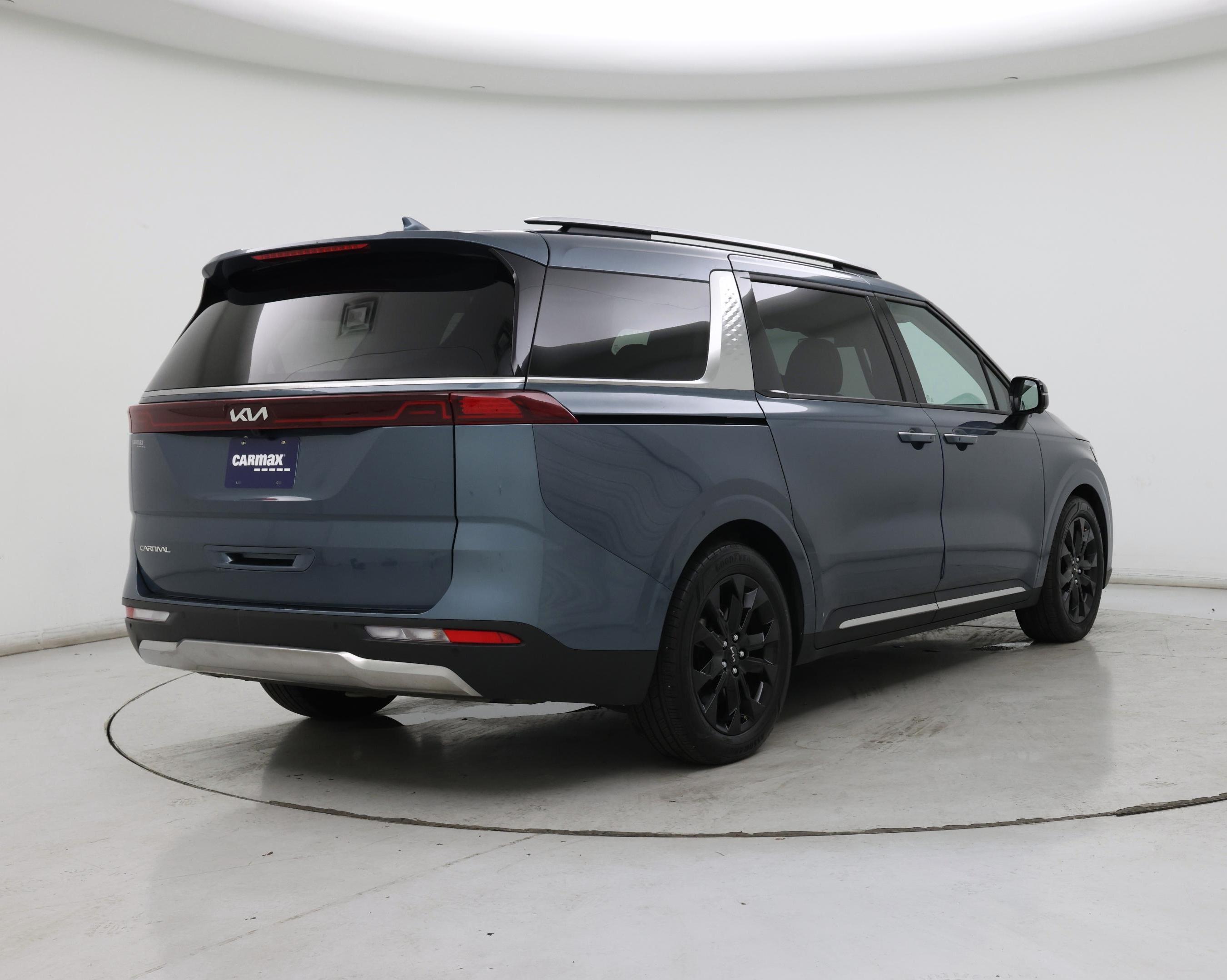 Thumbnail: 2023 Kia Carnival - 8