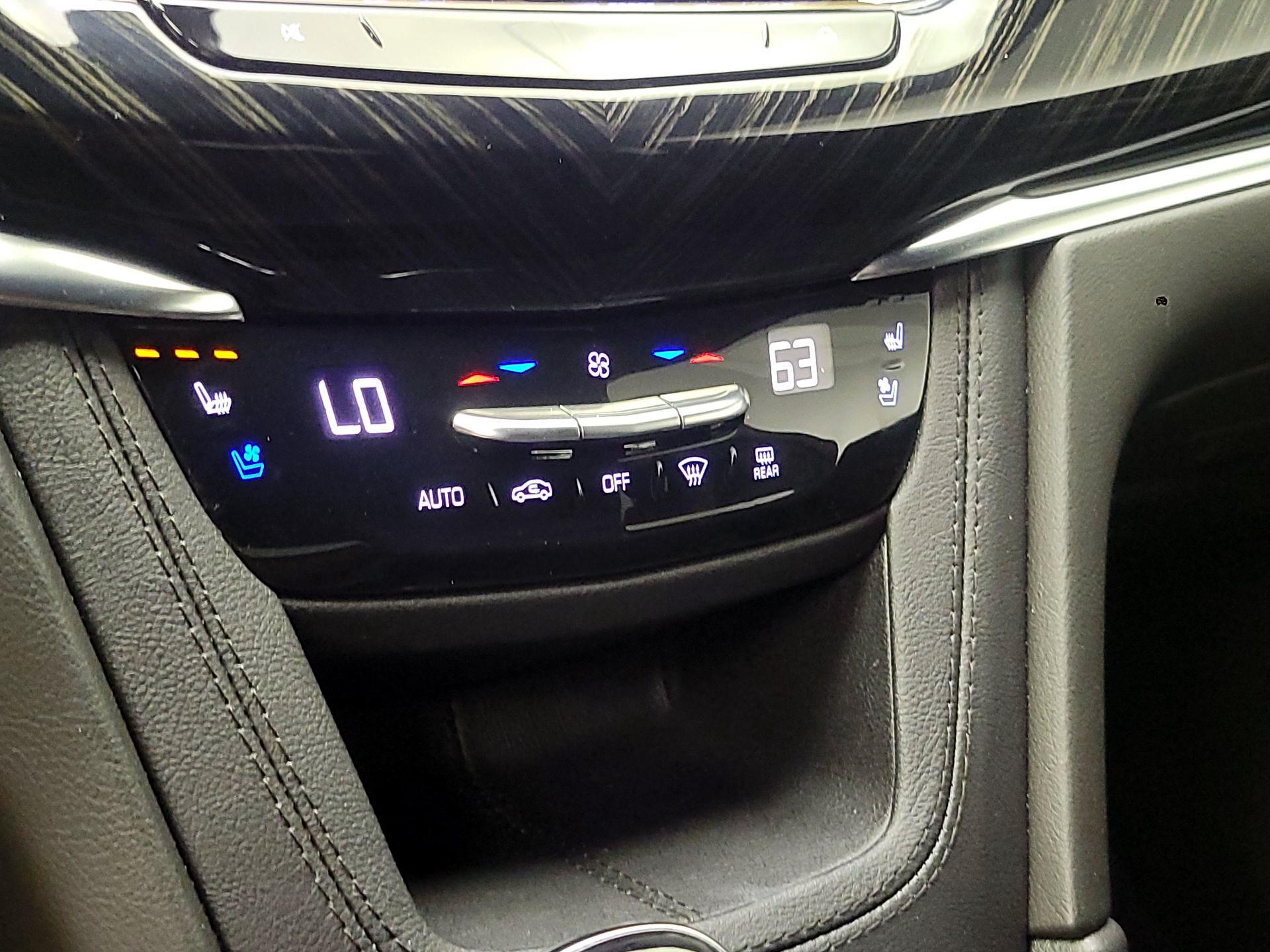 Thumbnail: 2023 Cadillac XT6 - 17