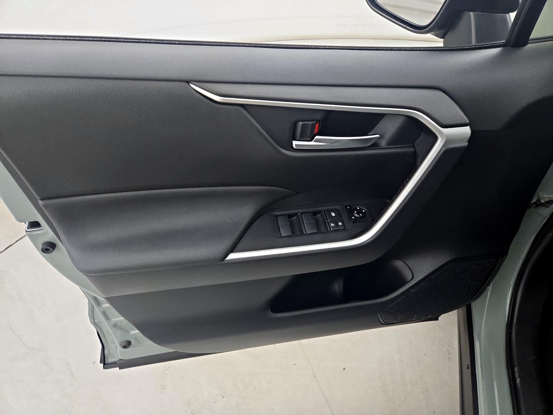 Thumbnail: 2021 Toyota RAV4 - 12