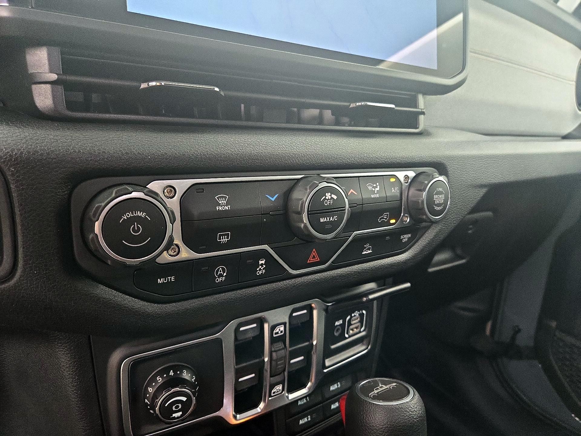 Thumbnail: 2025 Jeep Gladiator - 16