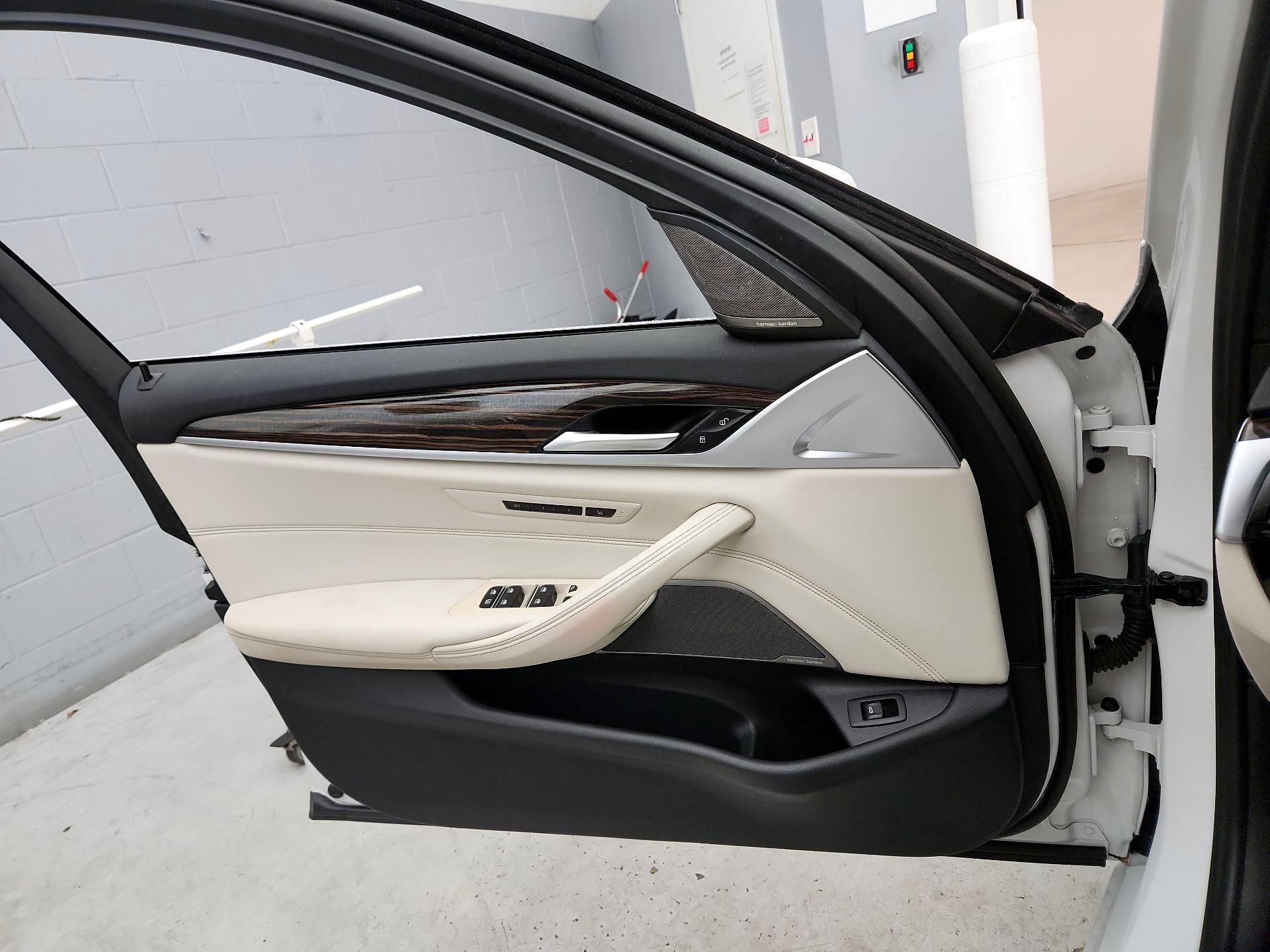 Thumbnail: 2022 BMW 5 Series - 12