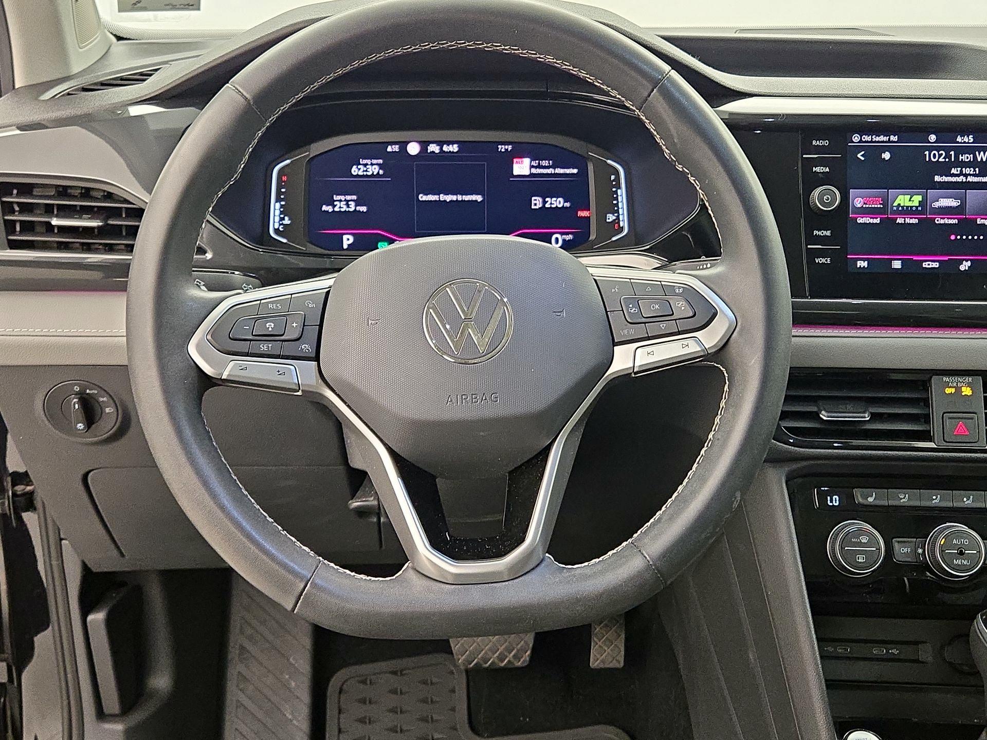 Thumbnail: 2022 Volkswagen Taos - 10