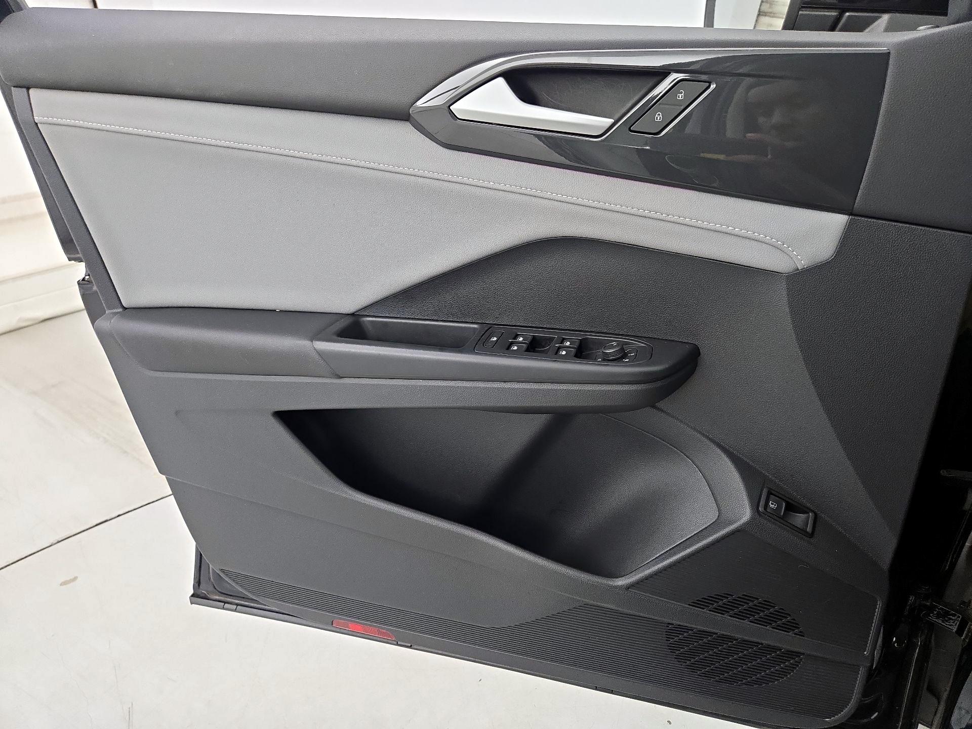 Thumbnail: 2022 Volkswagen Taos - 12