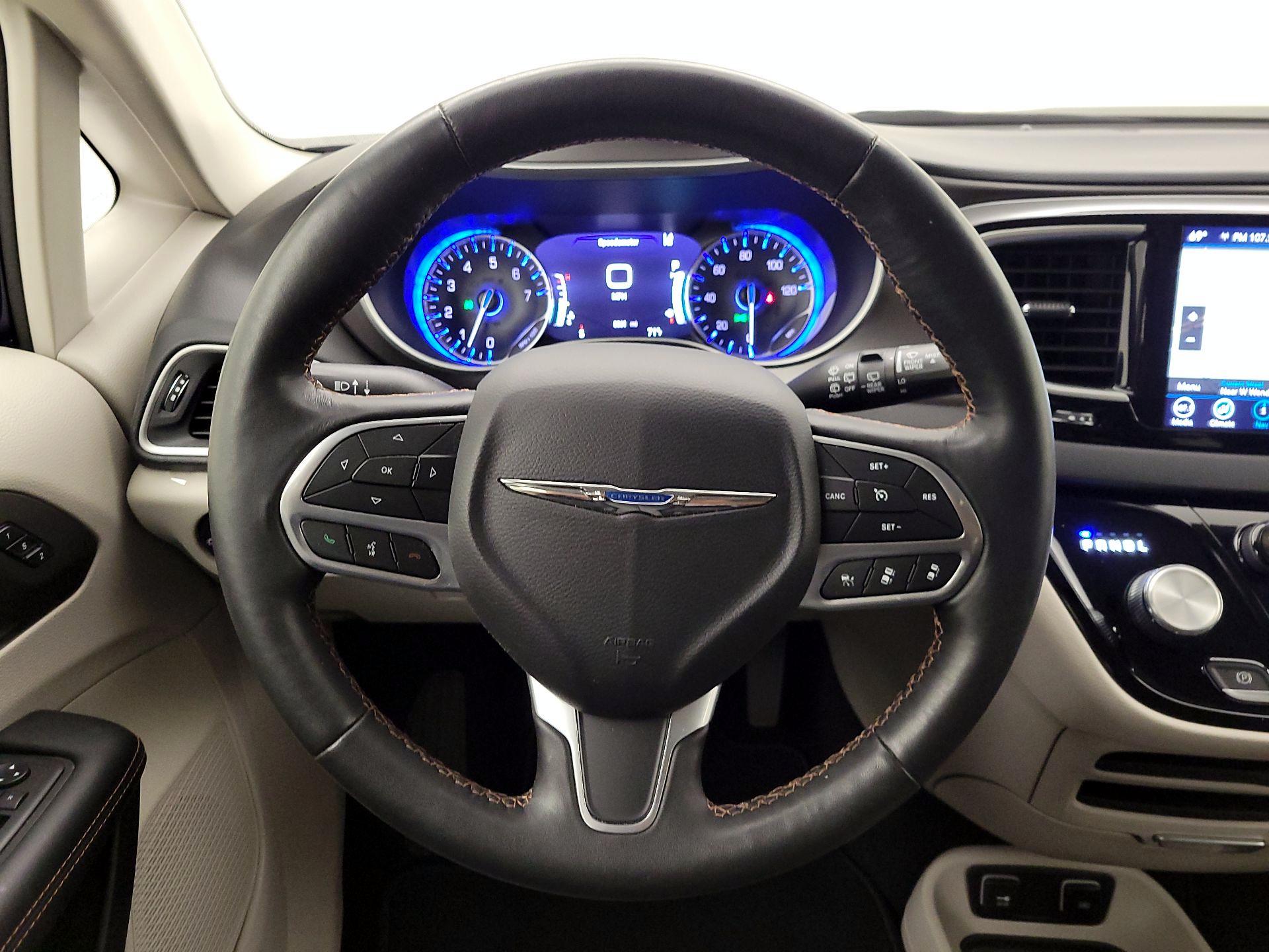 Thumbnail: 2020 Chrysler Pacifica - 10