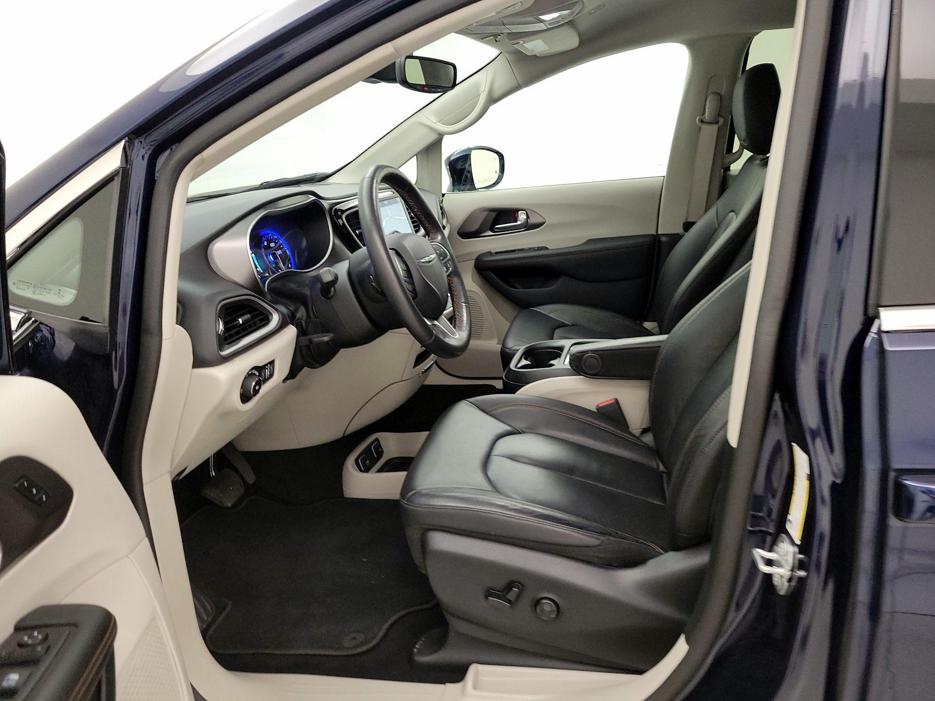 Thumbnail: 2020 Chrysler Pacifica - 11
