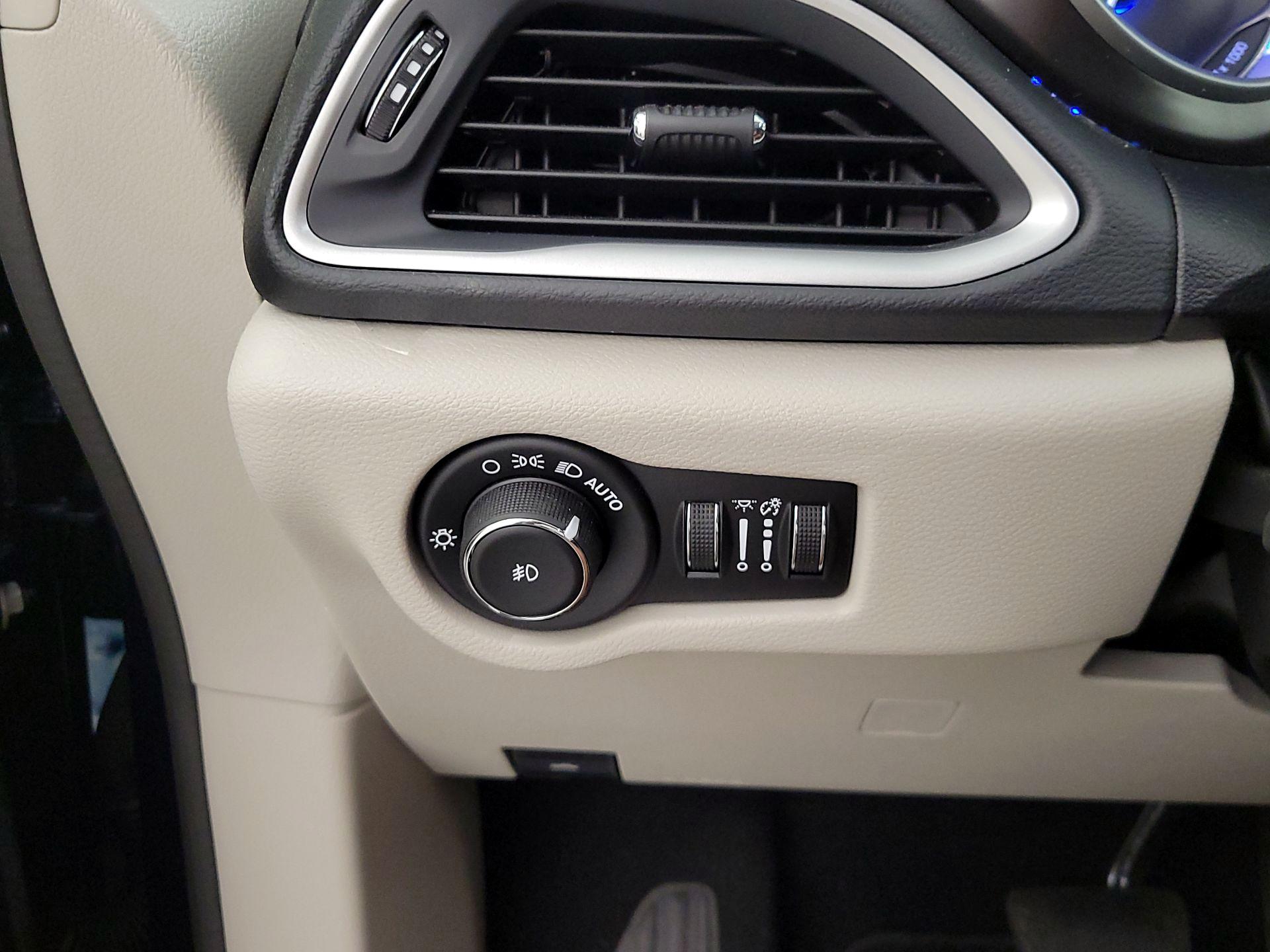 Thumbnail: 2020 Chrysler Pacifica - 13