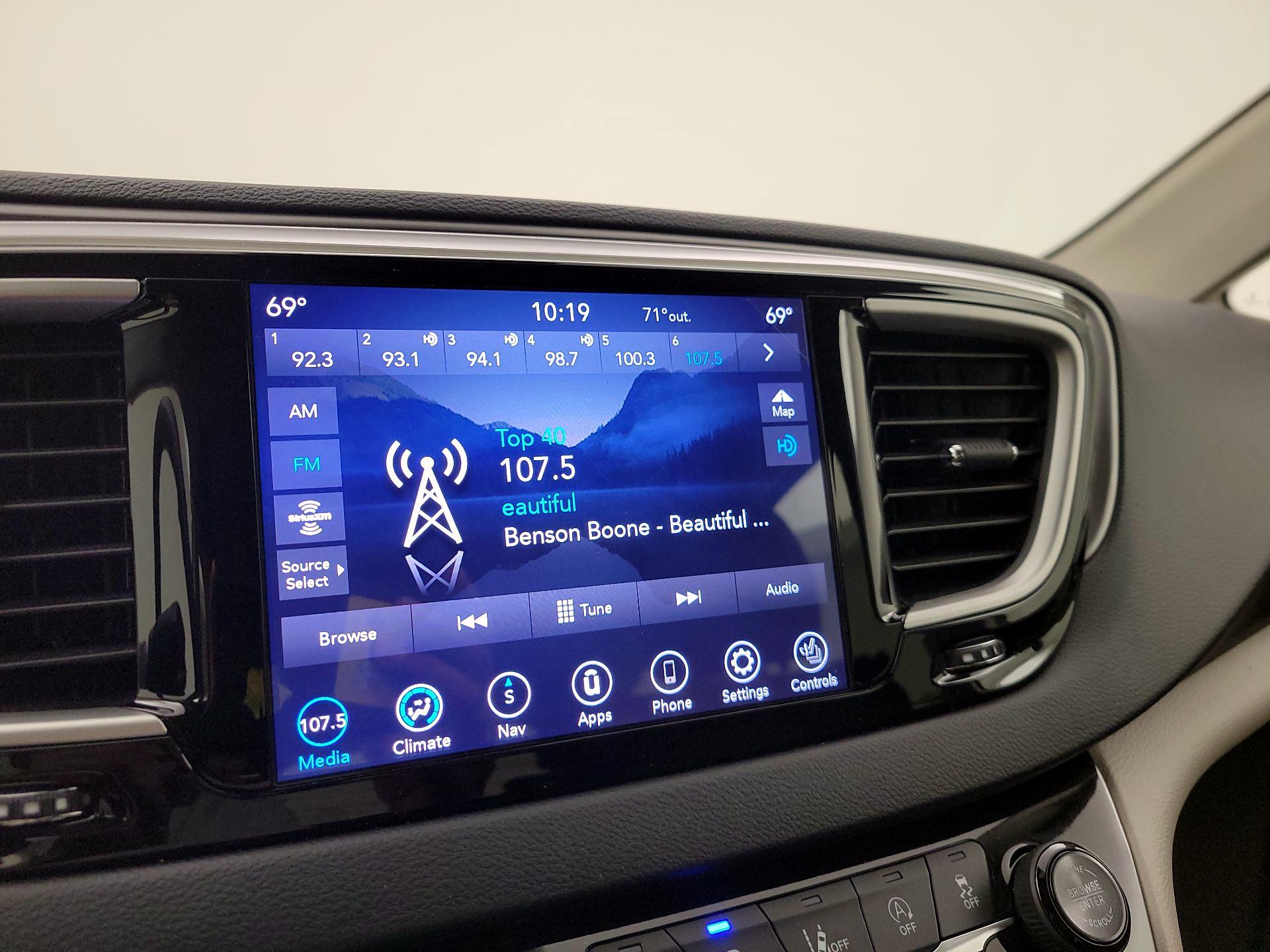 Thumbnail: 2020 Chrysler Pacifica - 16