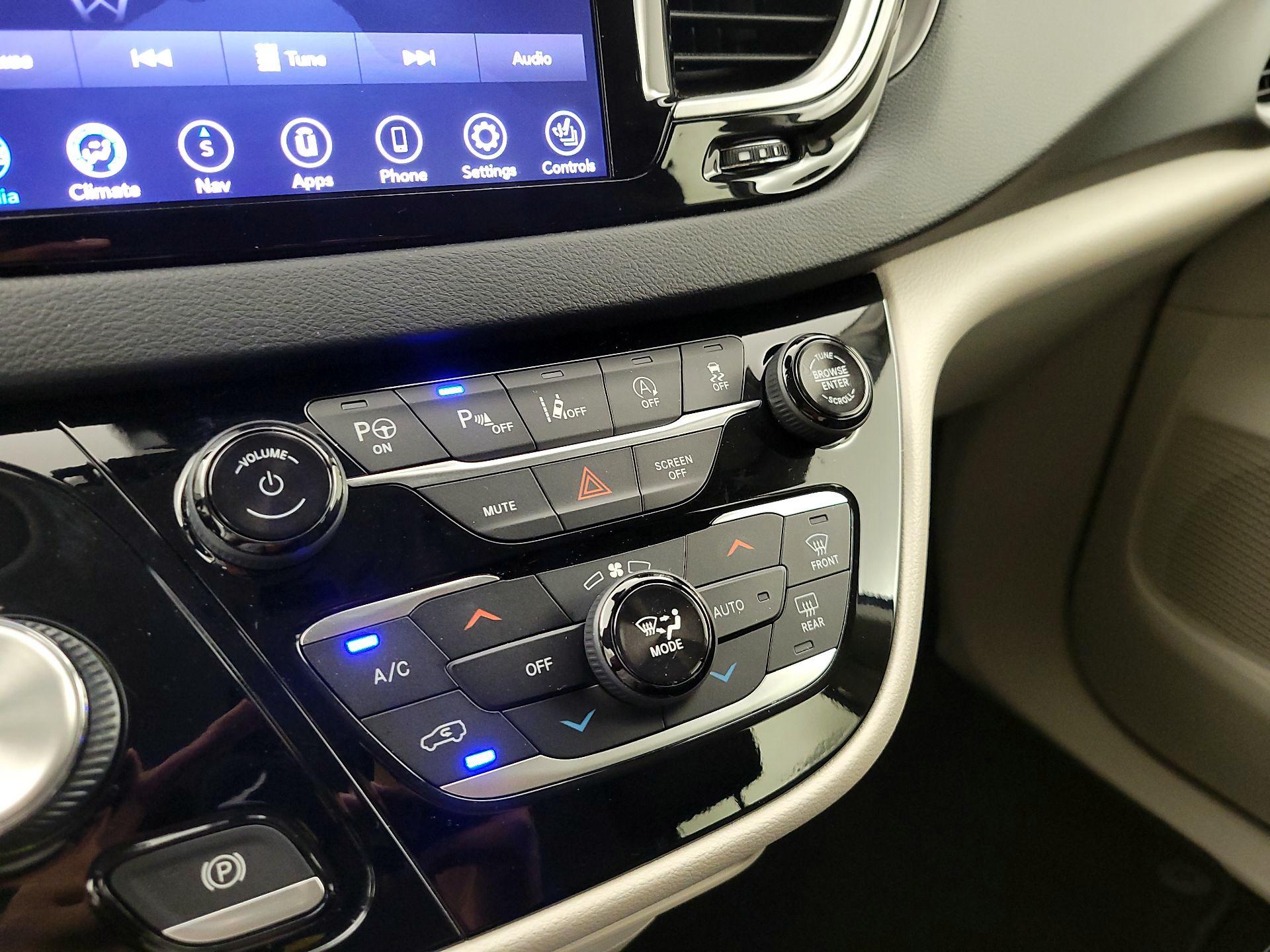Thumbnail: 2020 Chrysler Pacifica - 17