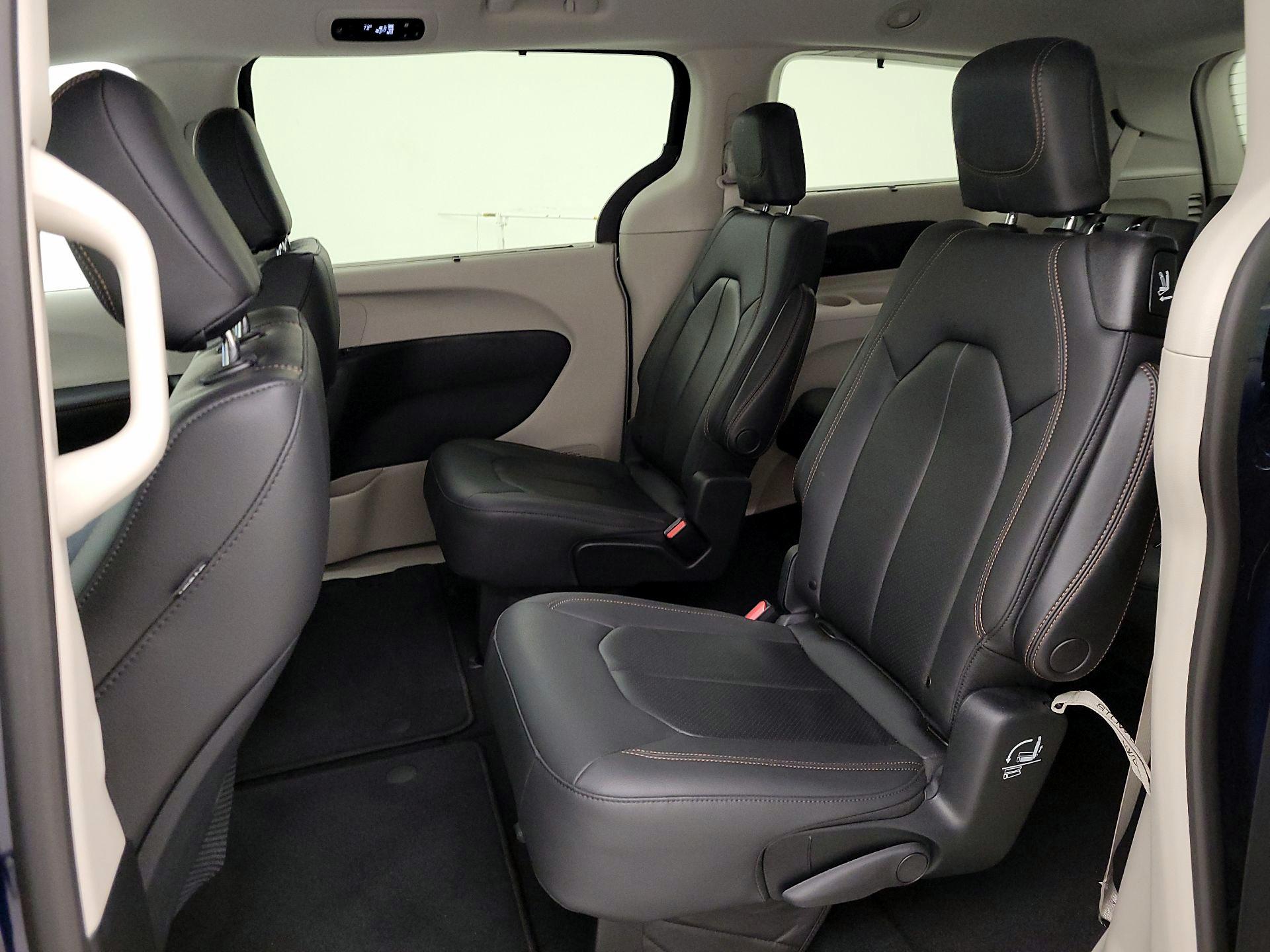 Thumbnail: 2020 Chrysler Pacifica - 20
