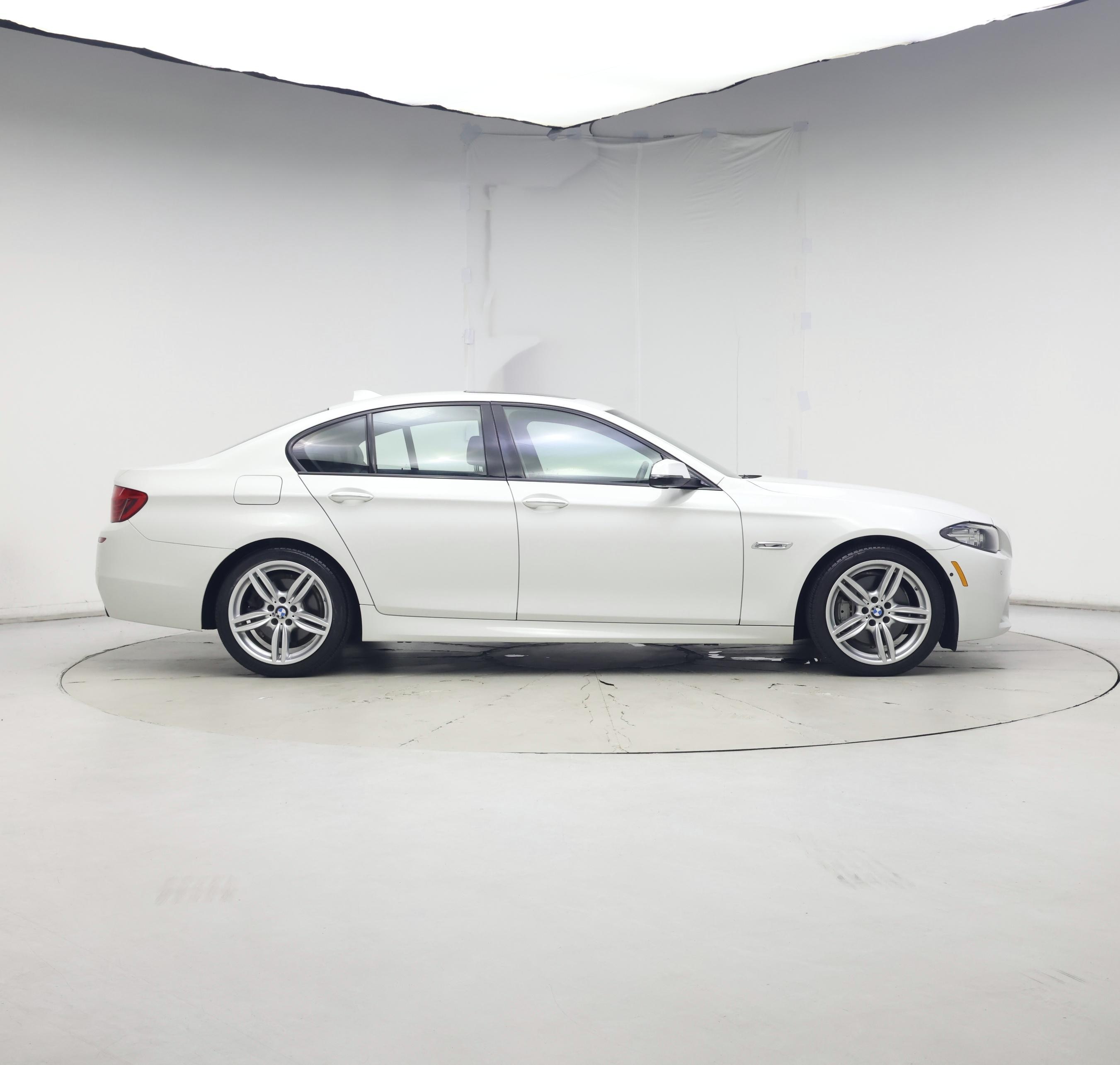Thumbnail: 2016 BMW 5 Series - 7
