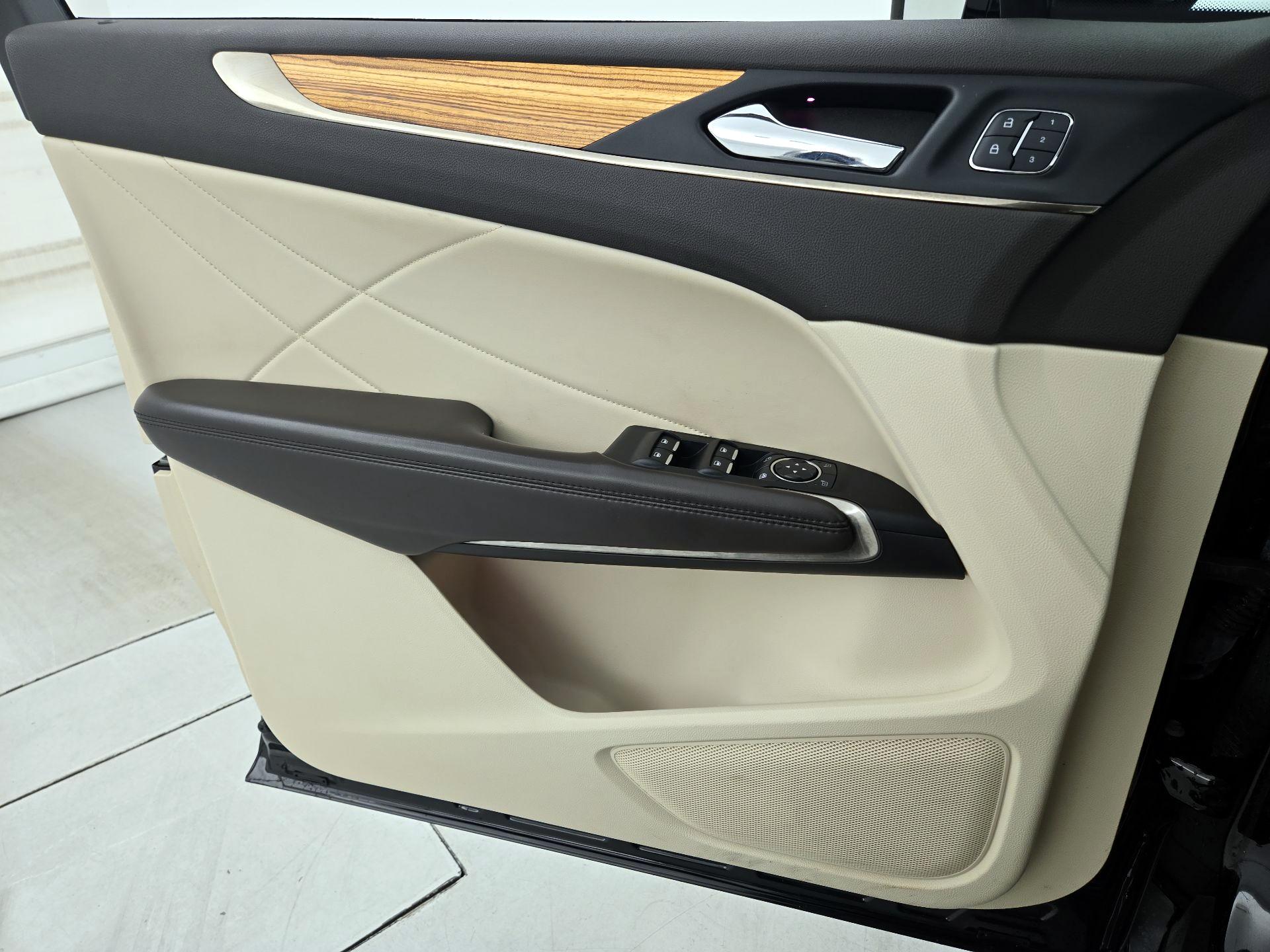 Thumbnail: 2016 Lincoln MKC - 12