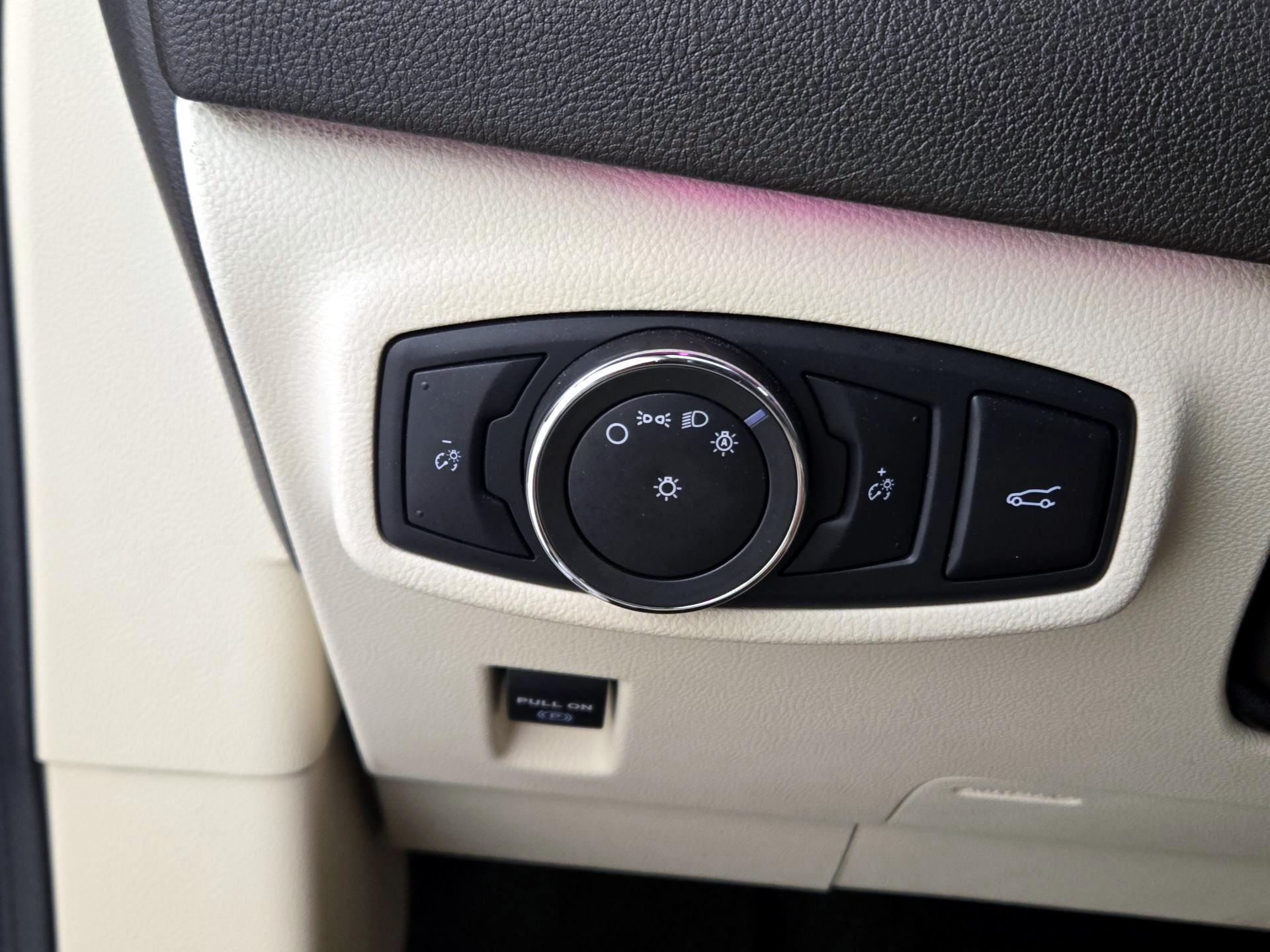Thumbnail: 2016 Lincoln MKC - 13