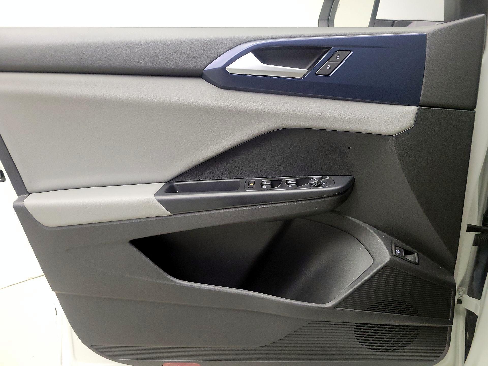 Thumbnail: 2022 Volkswagen Taos - 12