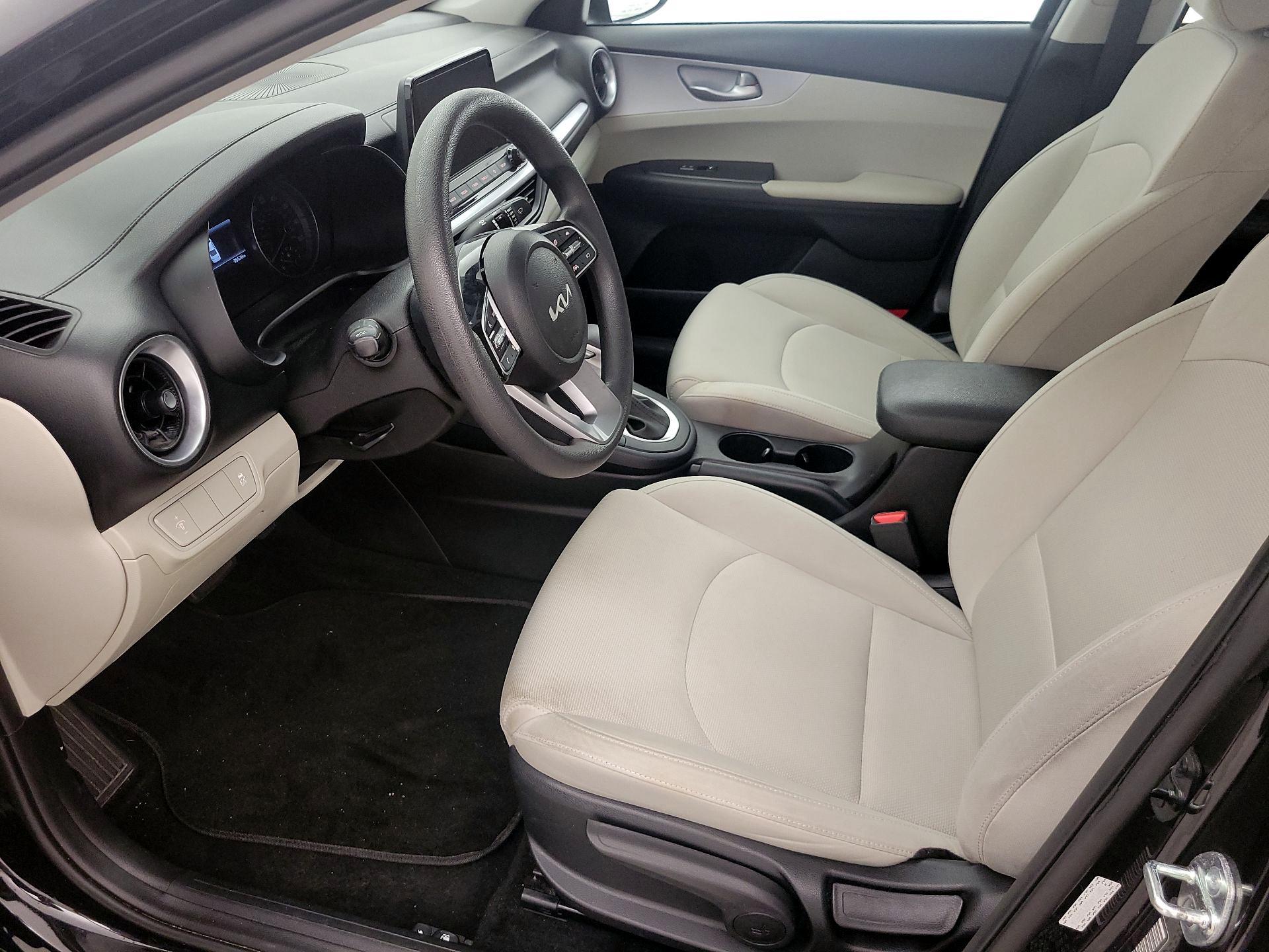 Thumbnail: 2023 Kia Forte - 11