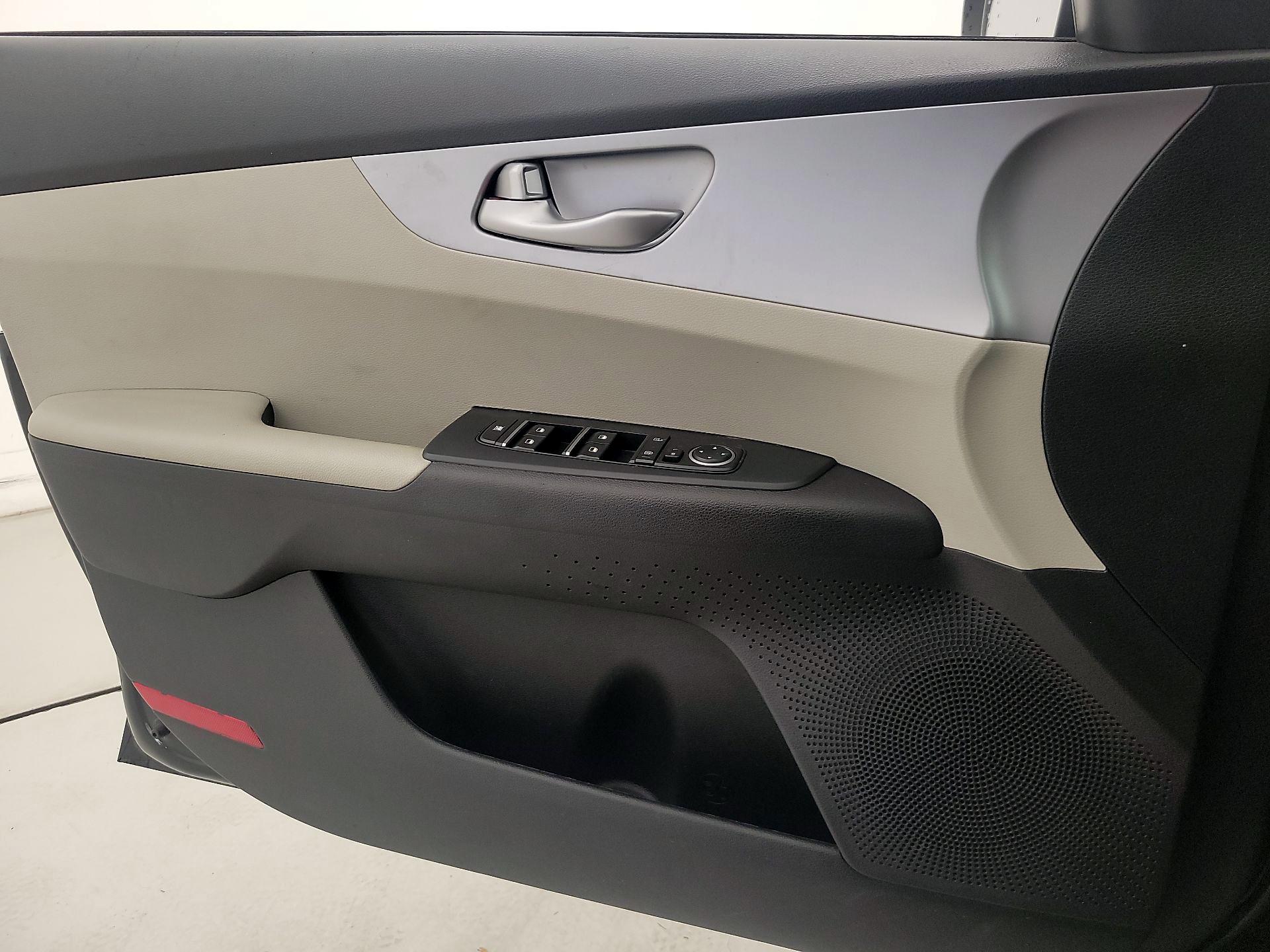 Thumbnail: 2023 Kia Forte - 12