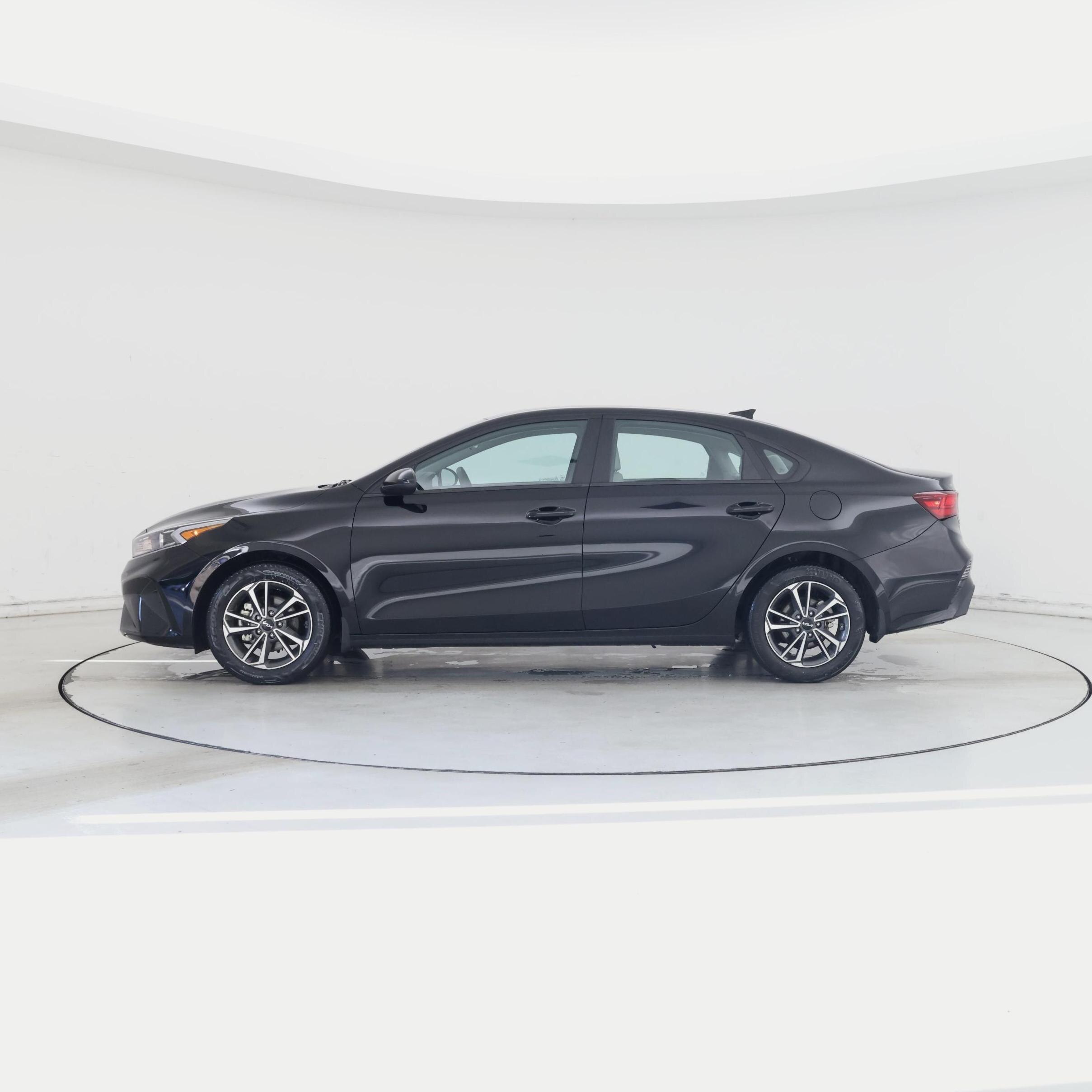 Thumbnail: 2023 Kia Forte - 3
