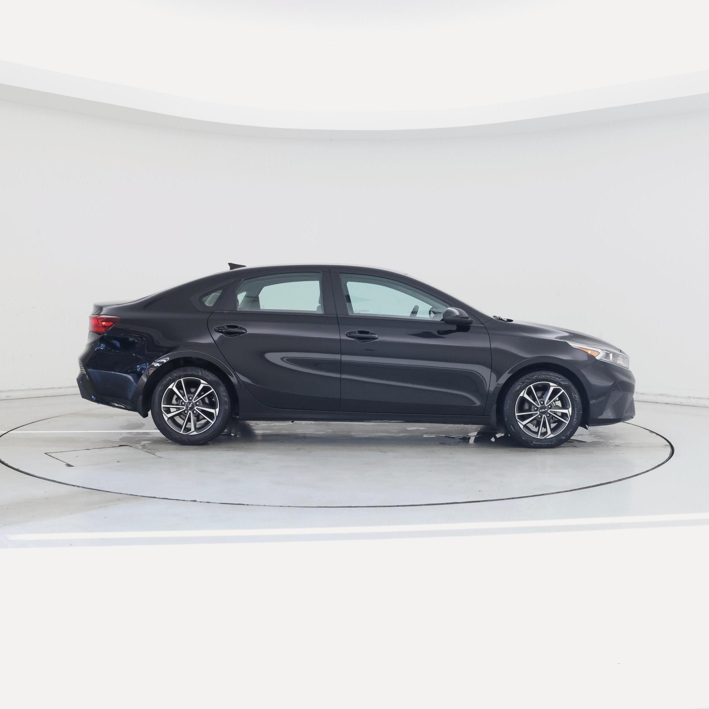 Thumbnail: 2023 Kia Forte - 7