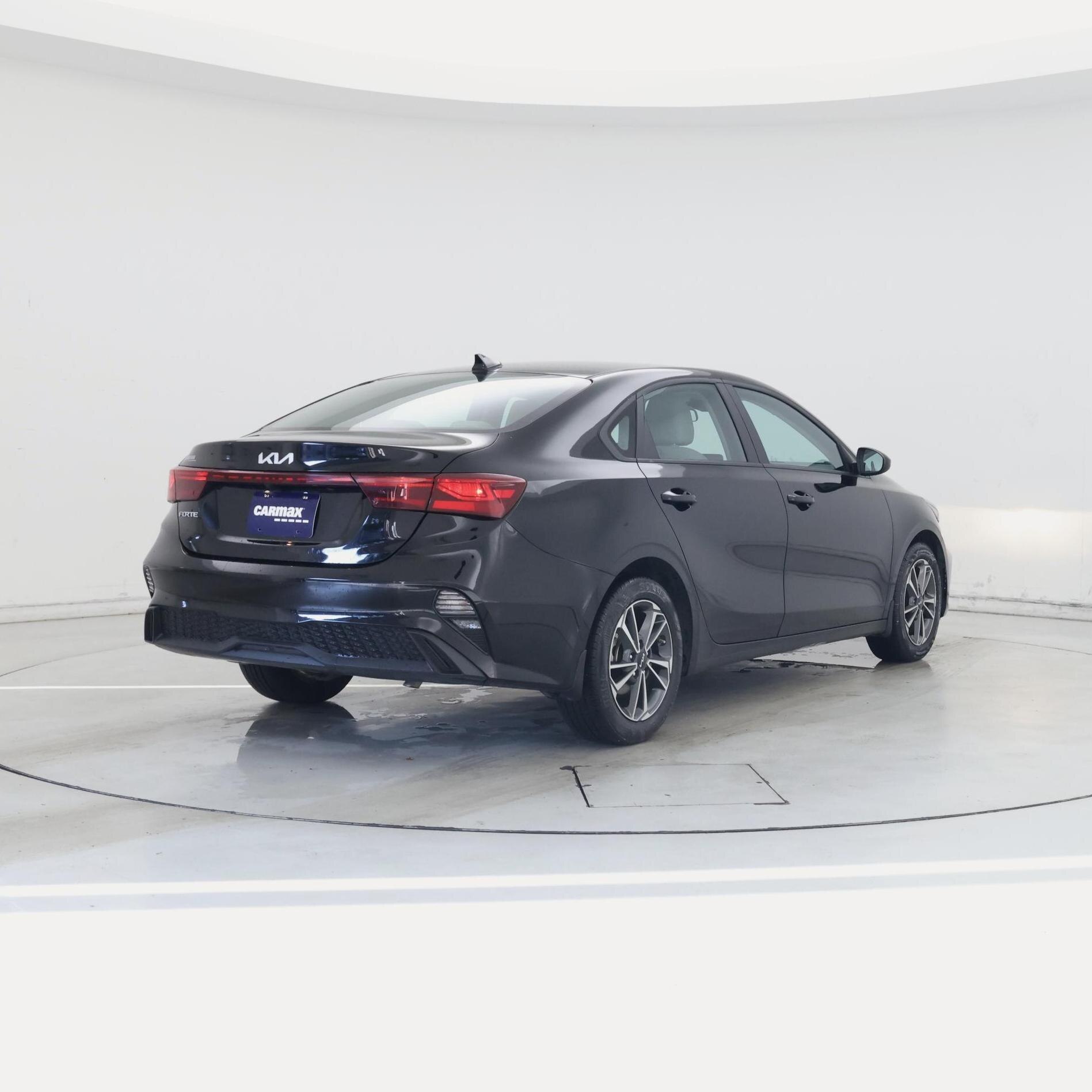 Thumbnail: 2023 Kia Forte - 8