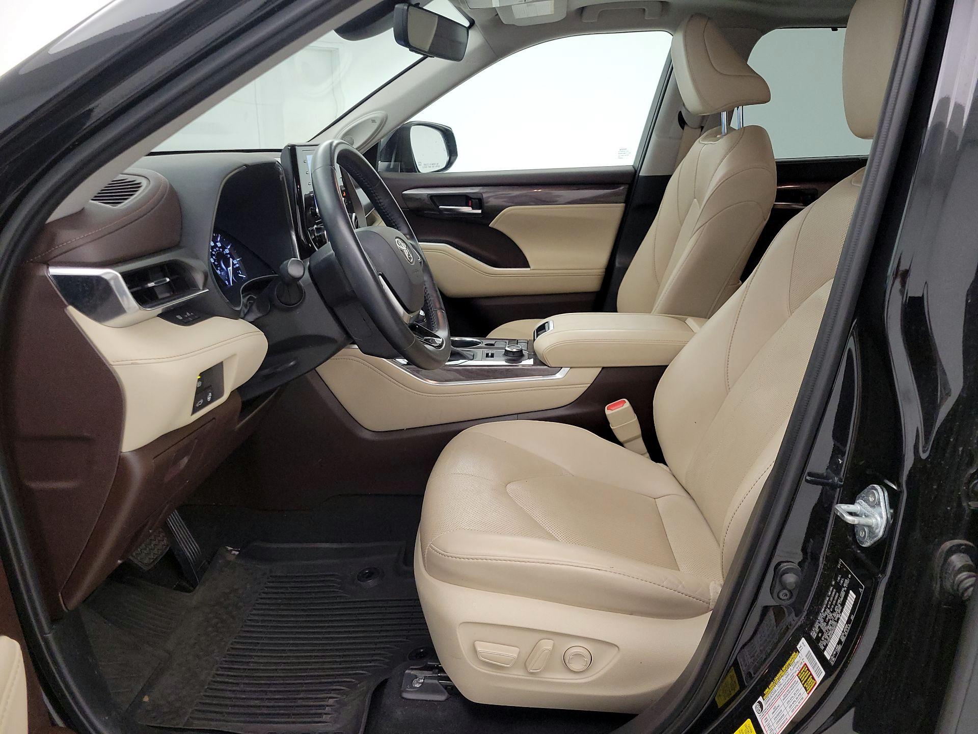 Thumbnail: 2021 Toyota Highlander - 11