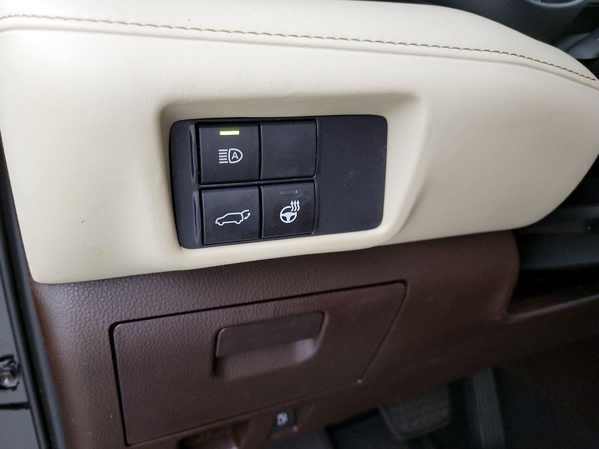Thumbnail: 2021 Toyota Highlander - 13