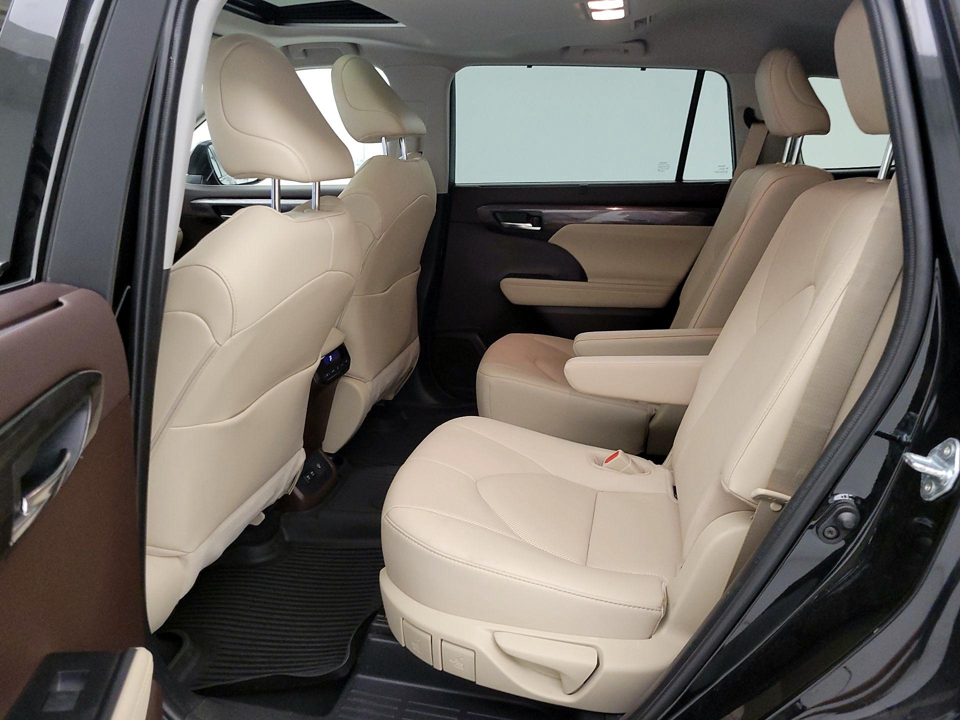 Thumbnail: 2021 Toyota Highlander - 20