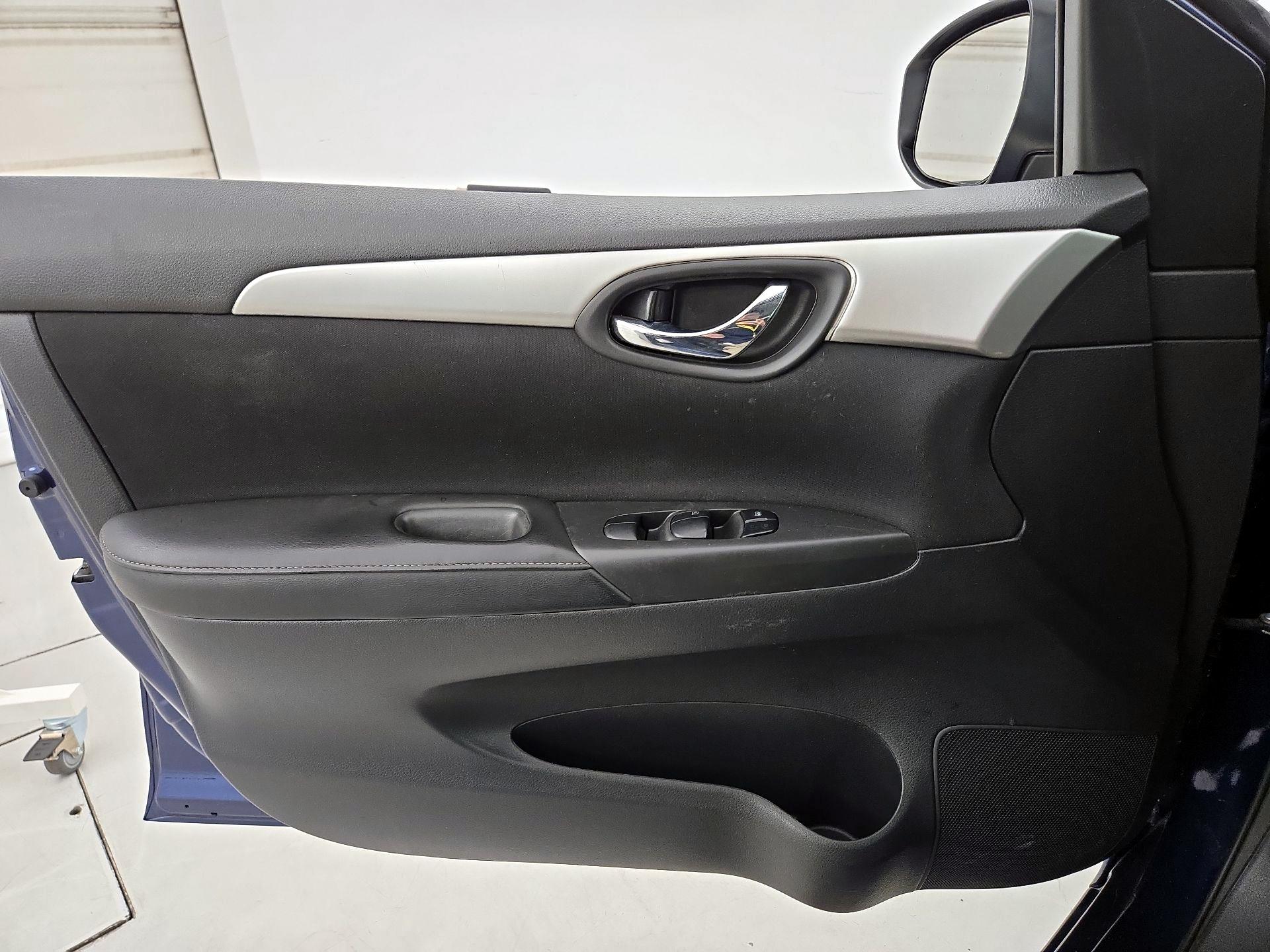 Thumbnail: 2019 Nissan Sentra - 12