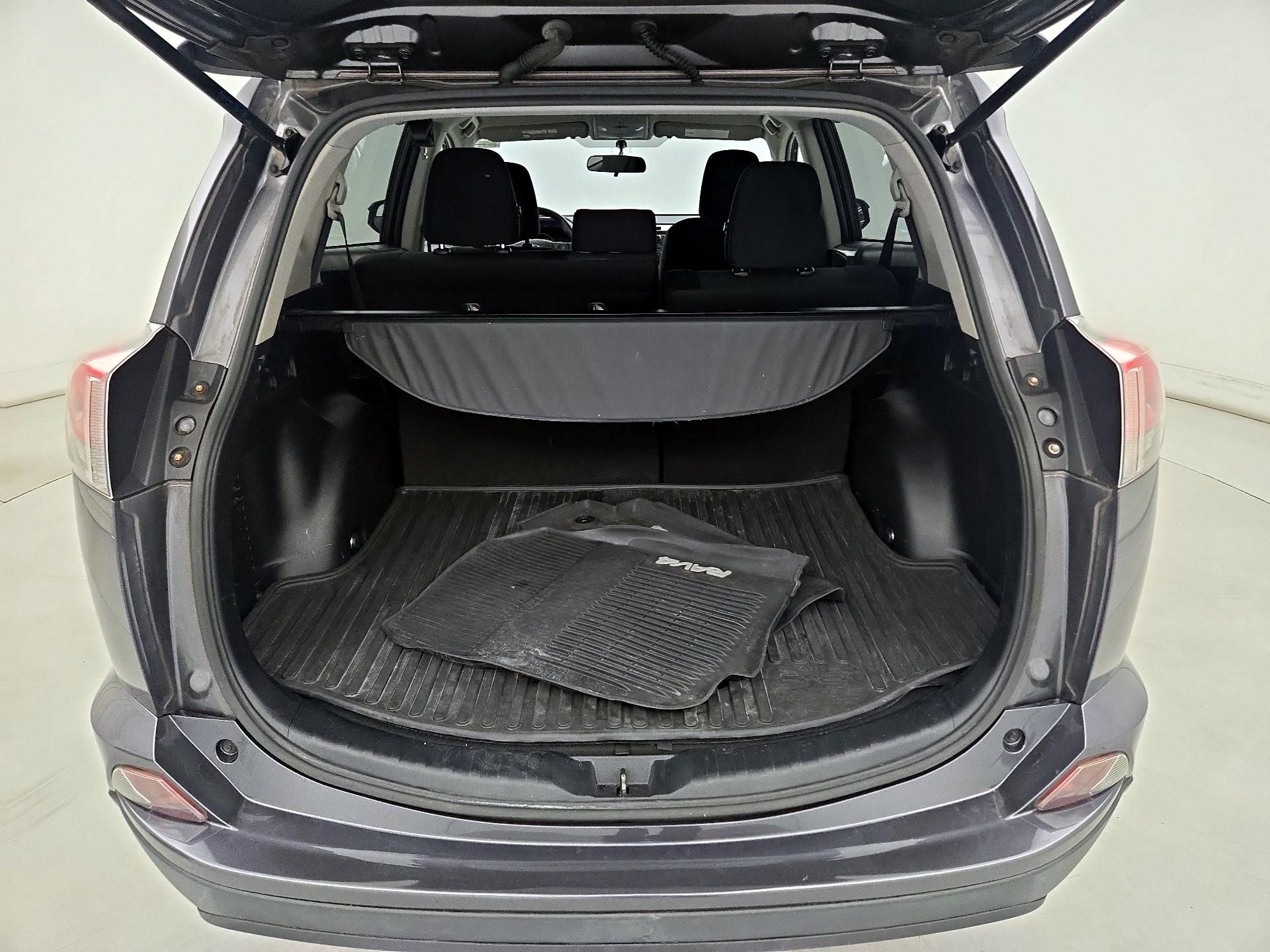 Thumbnail: 2016 Toyota RAV4 - 20