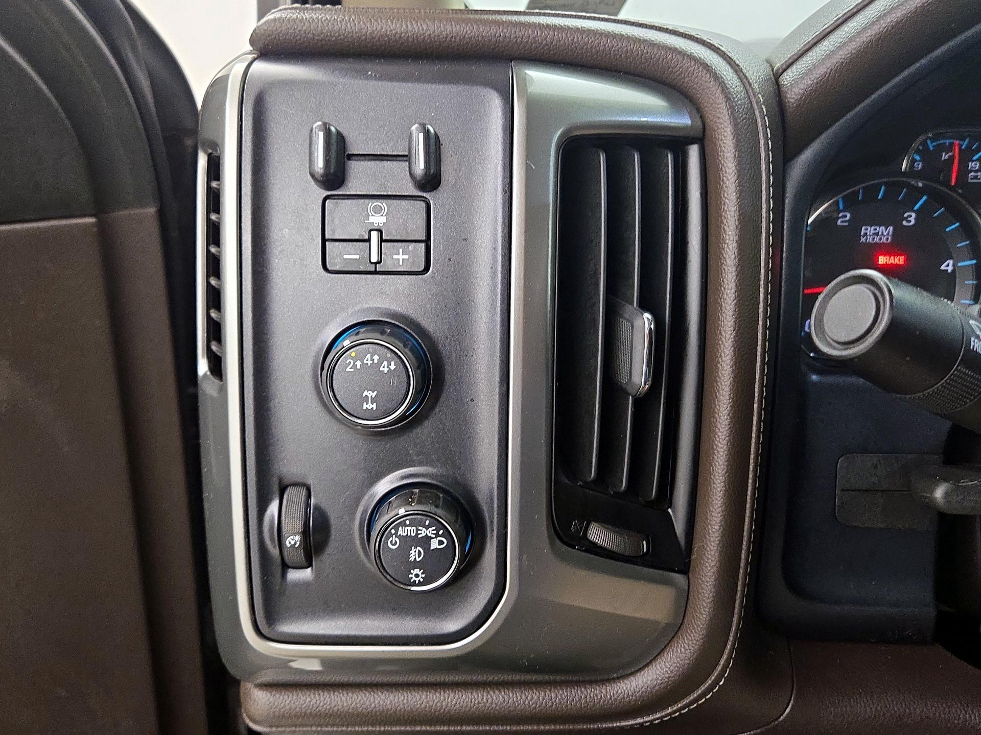 Thumbnail: 2018 Chevrolet Silverado 3500 - 13