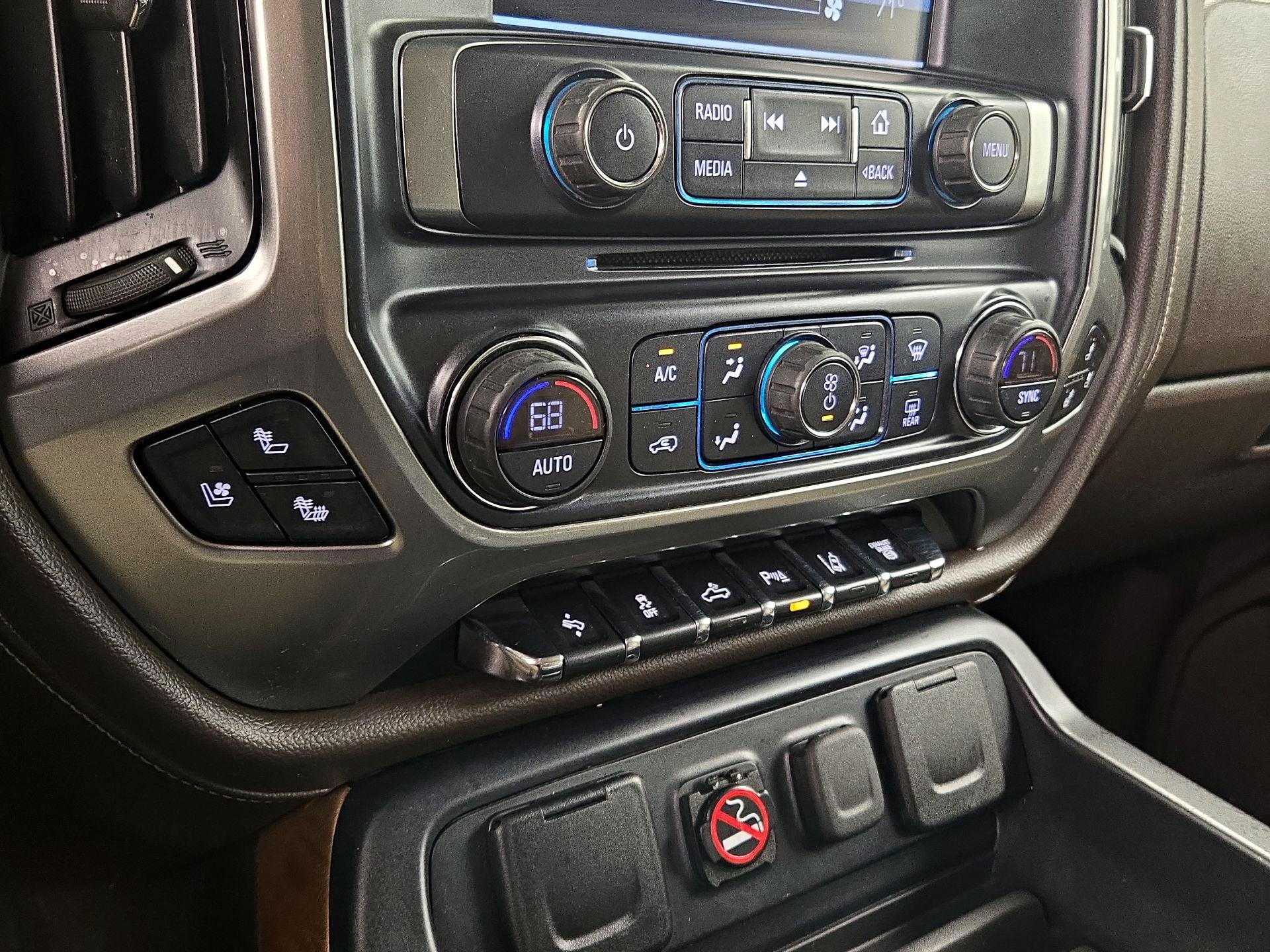 Thumbnail: 2018 Chevrolet Silverado 3500 - 17