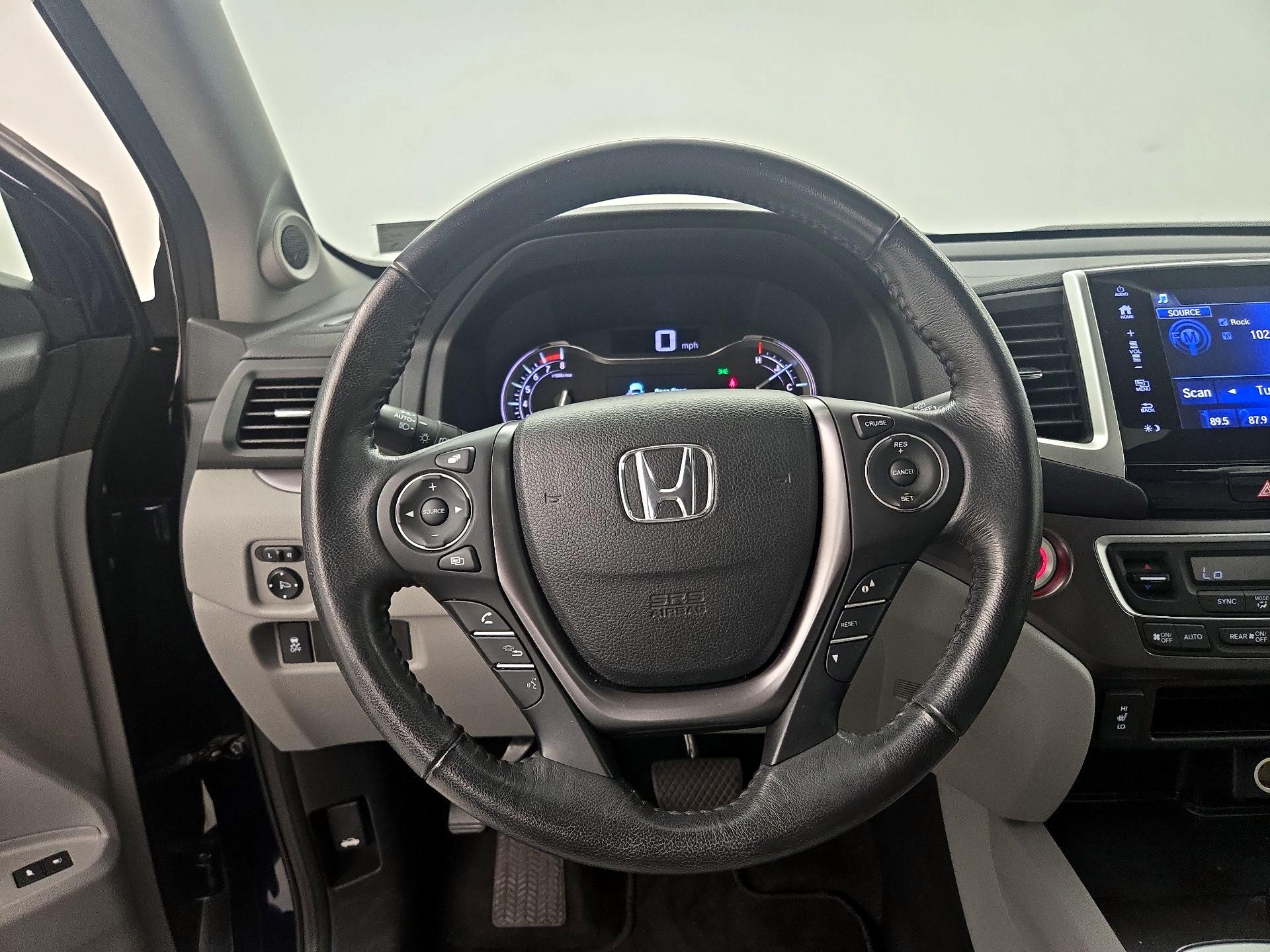 Thumbnail: 2017 Honda Pilot - 10
