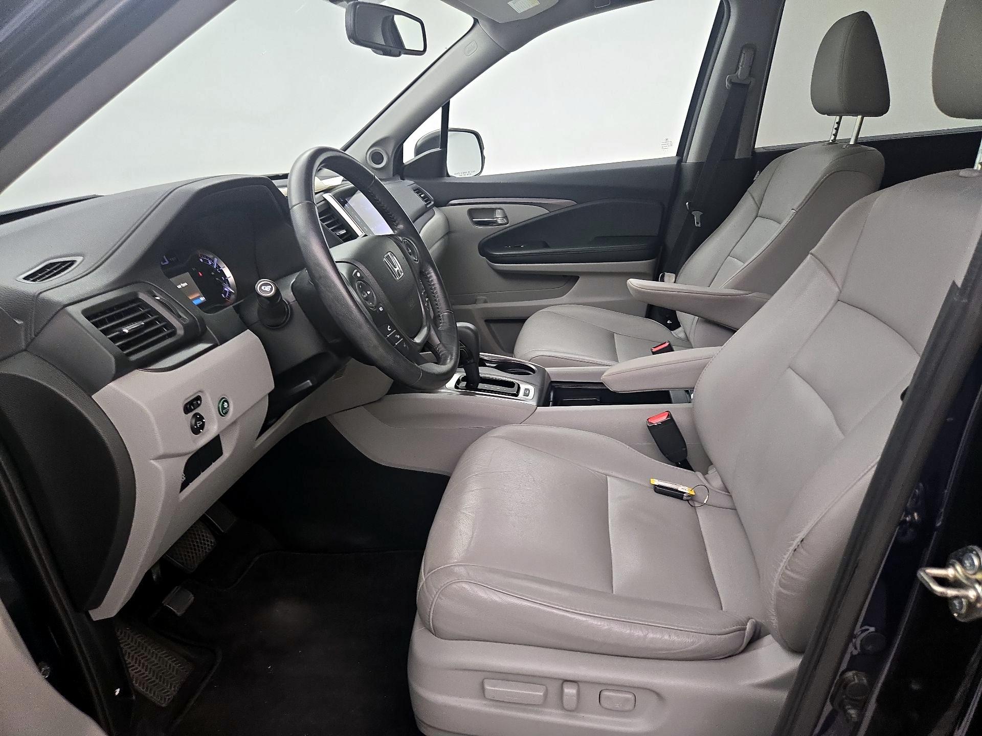 Thumbnail: 2017 Honda Pilot - 11
