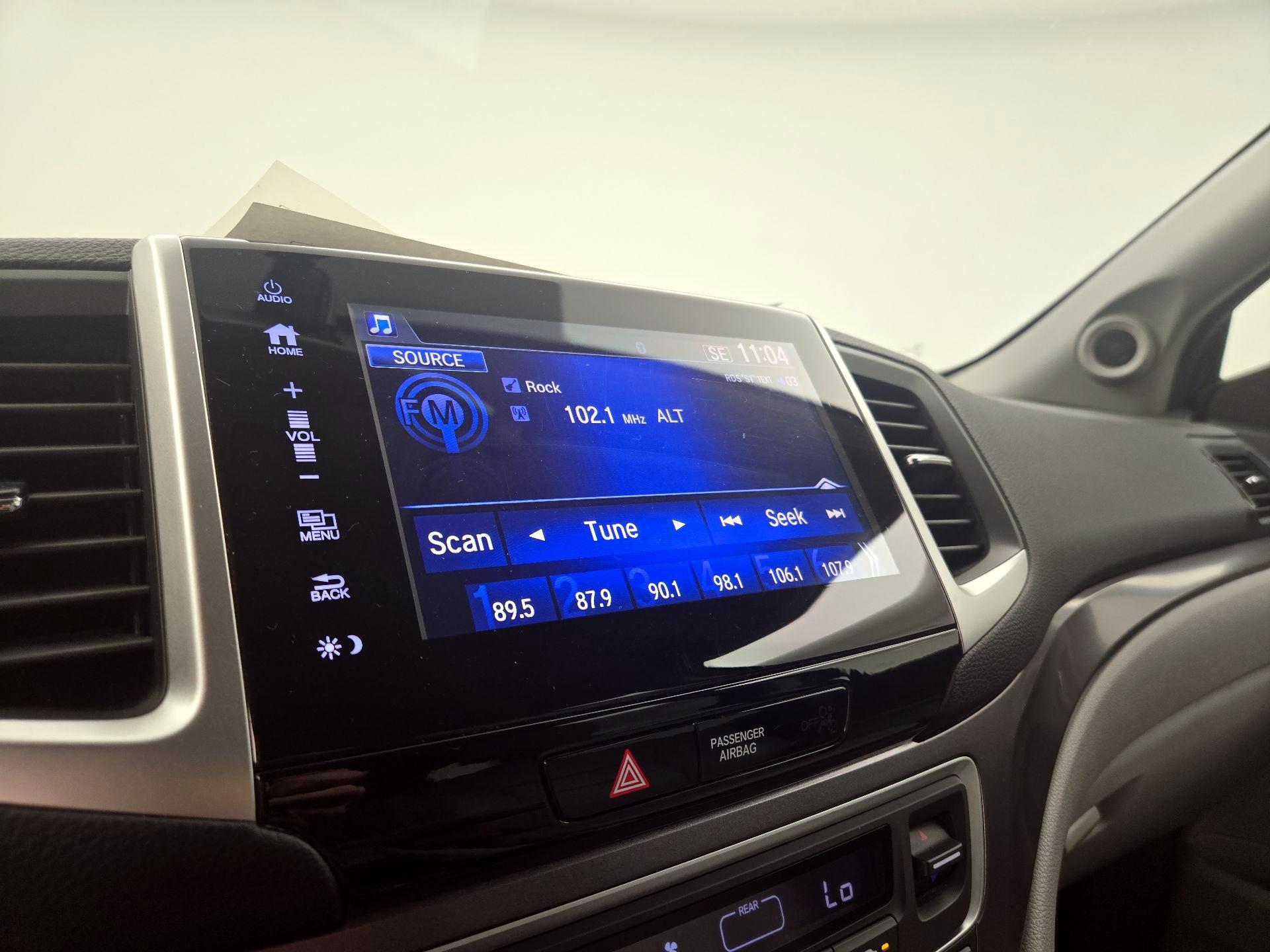 Thumbnail: 2017 Honda Pilot - 15