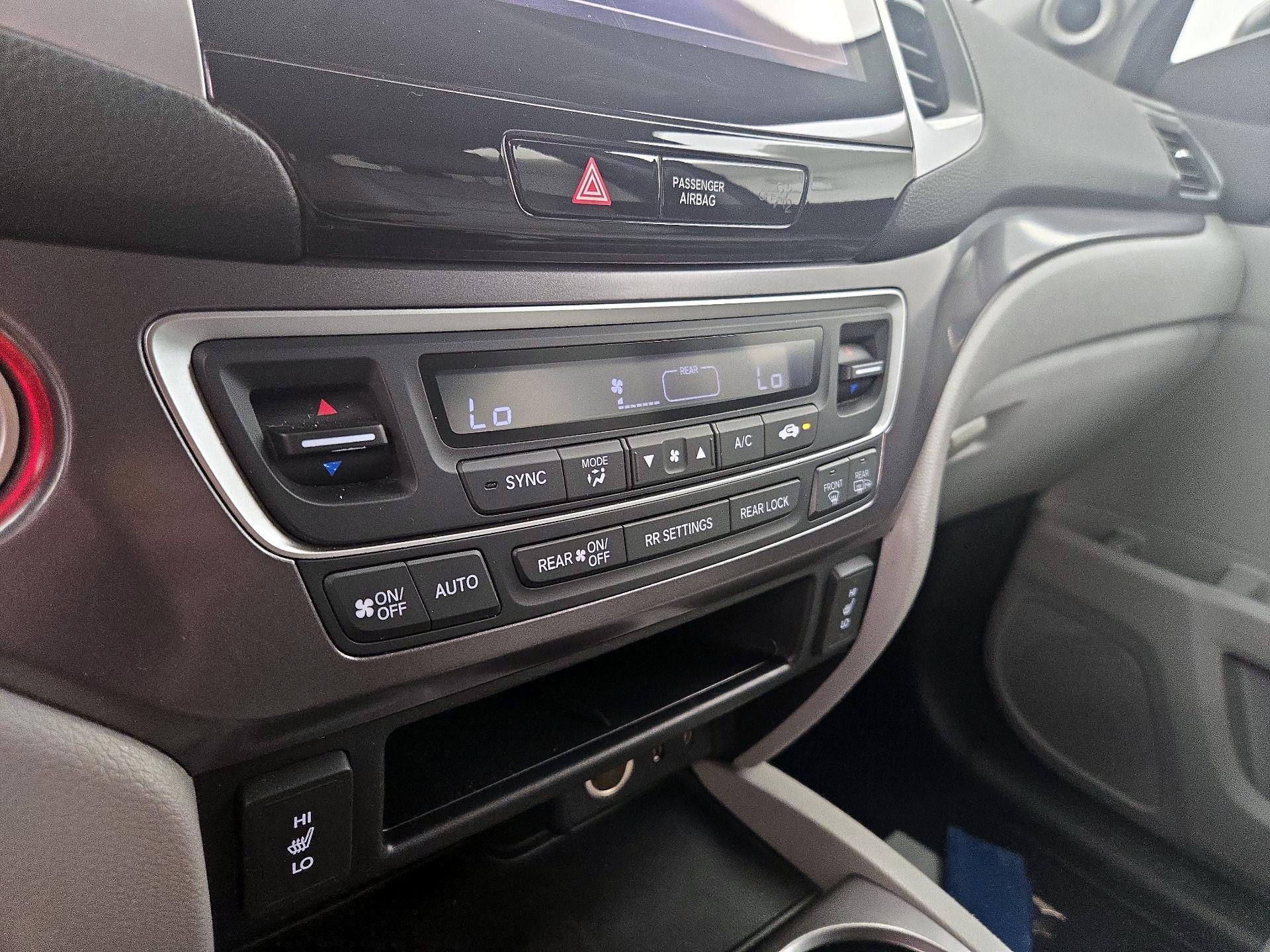 Thumbnail: 2017 Honda Pilot - 16