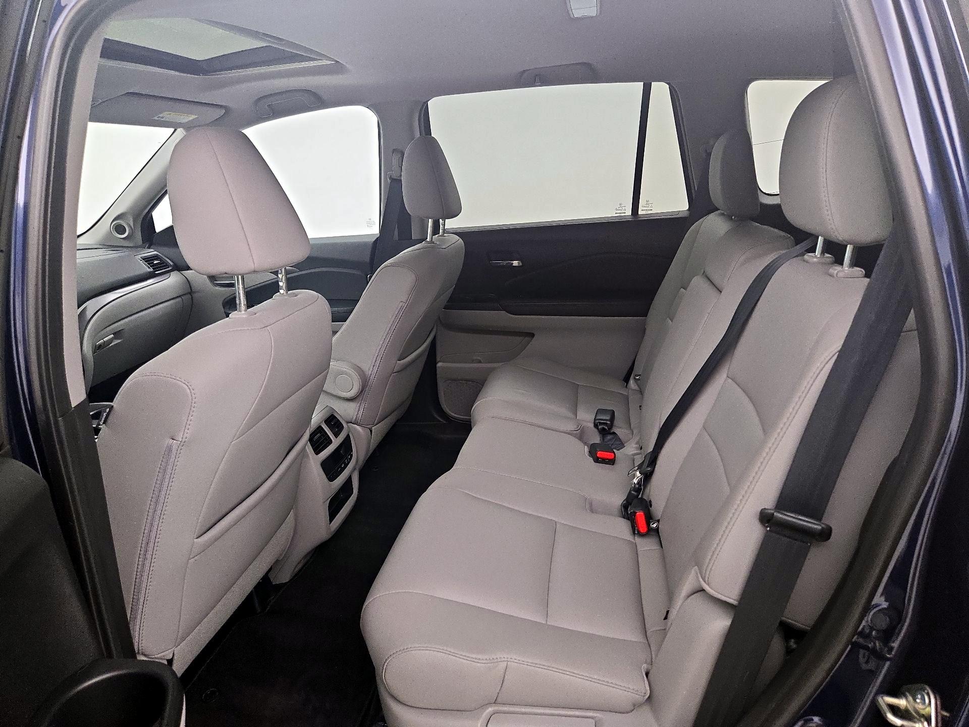 Thumbnail: 2017 Honda Pilot - 20