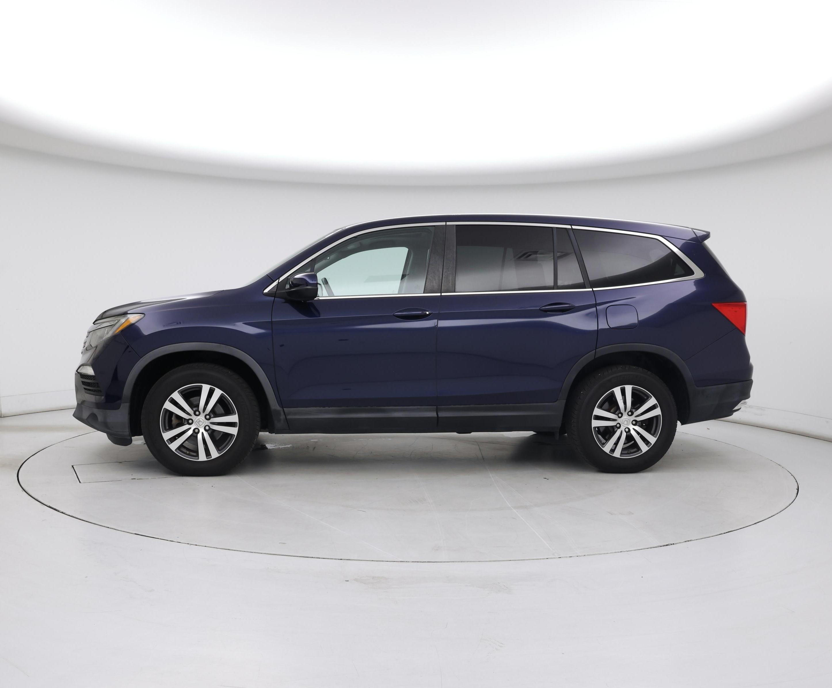 Thumbnail: 2017 Honda Pilot - 3