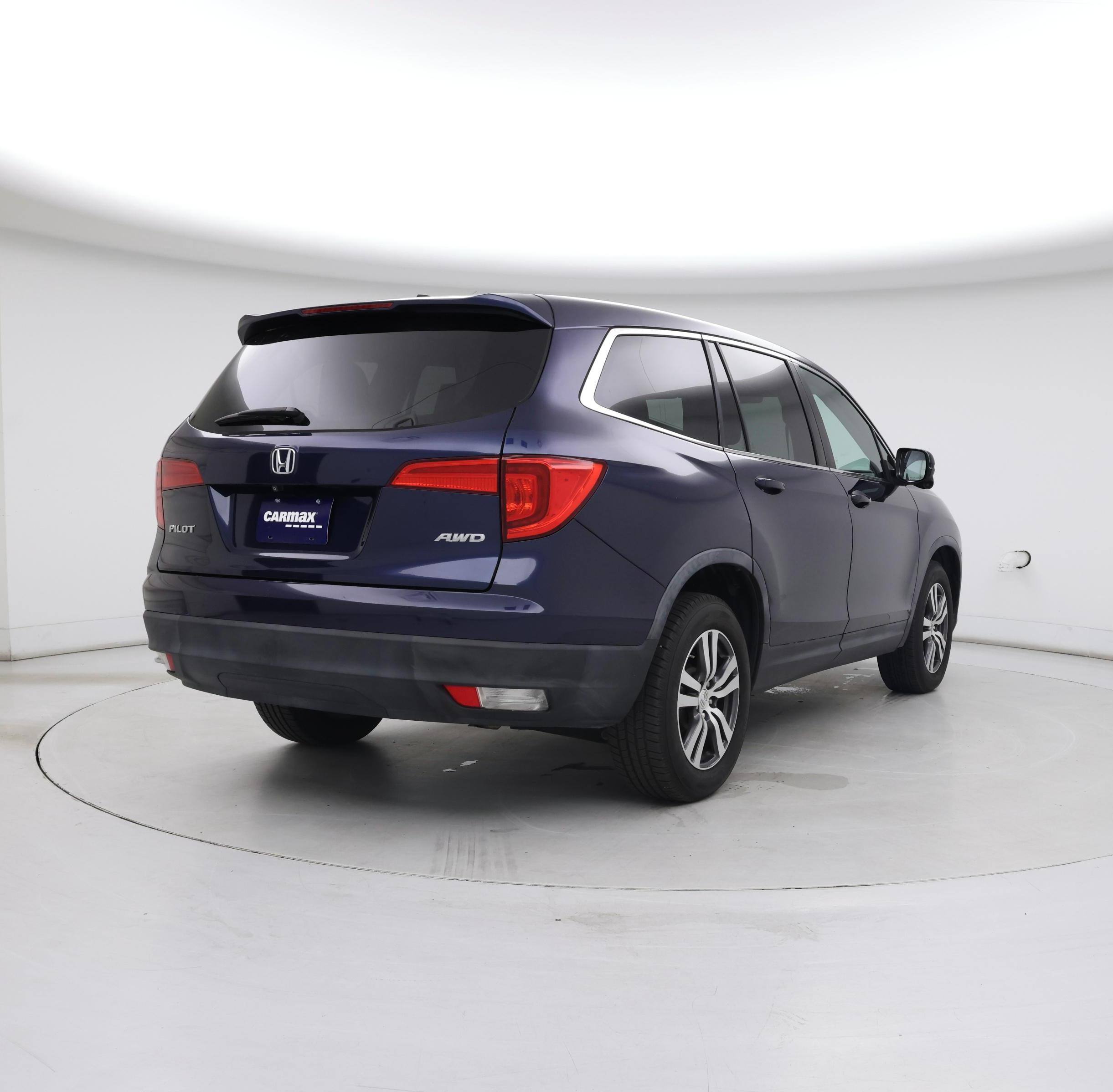 Thumbnail: 2017 Honda Pilot - 8