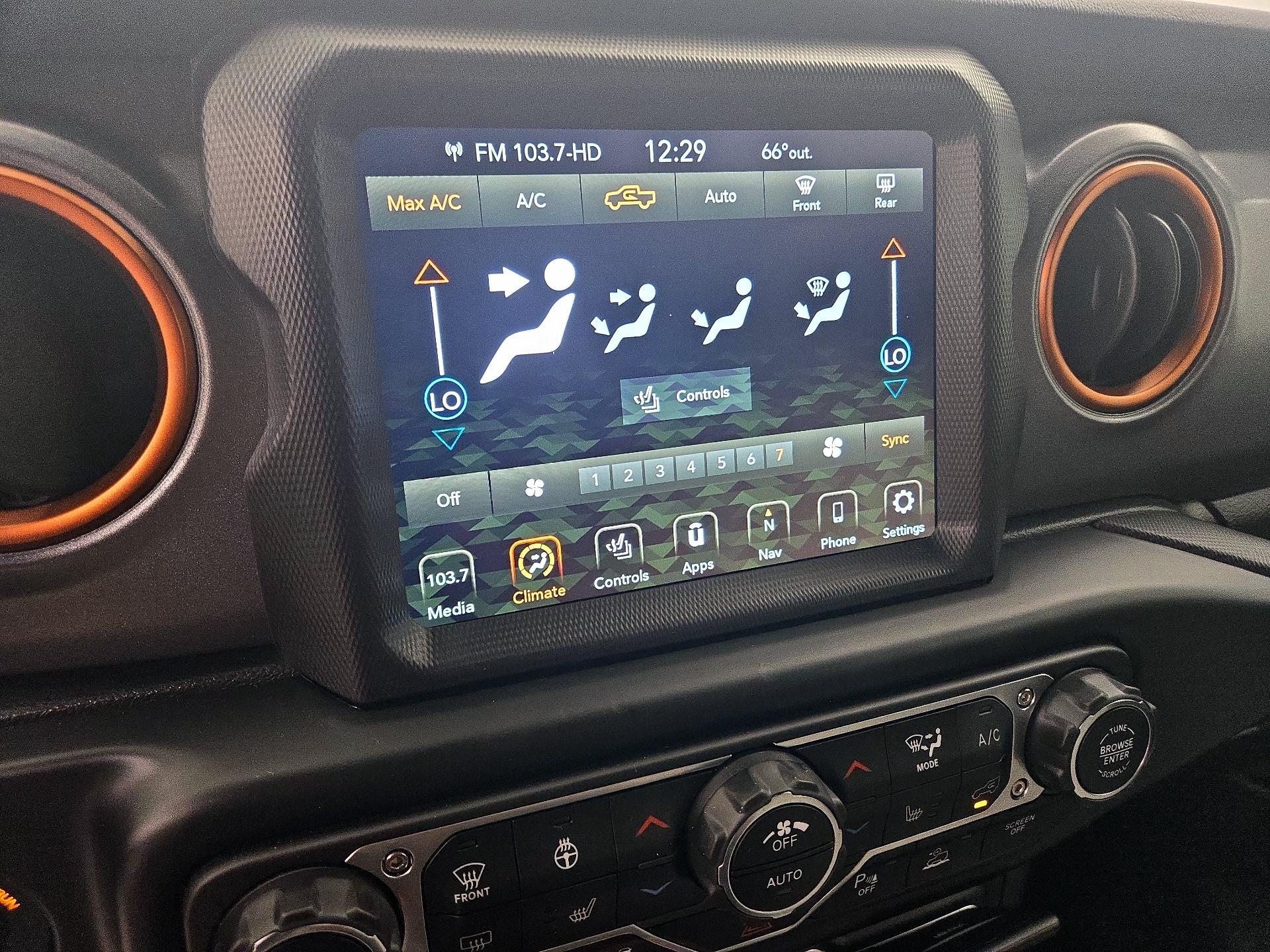Thumbnail: 2021 Jeep Gladiator - 16