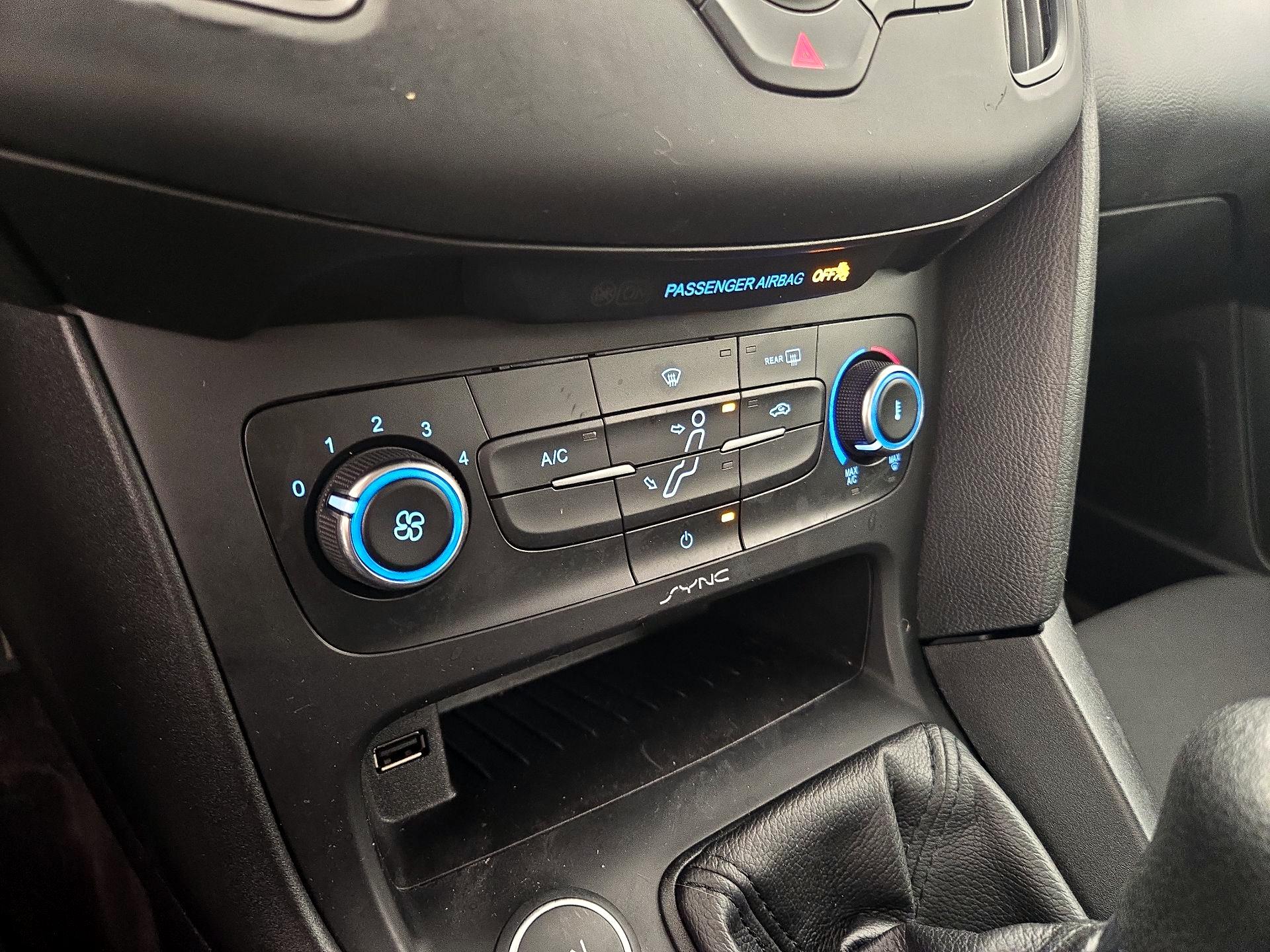 Thumbnail: 2016 Ford Focus - 16