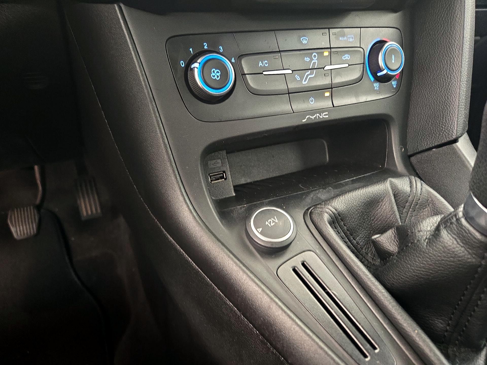 Thumbnail: 2016 Ford Focus - 18