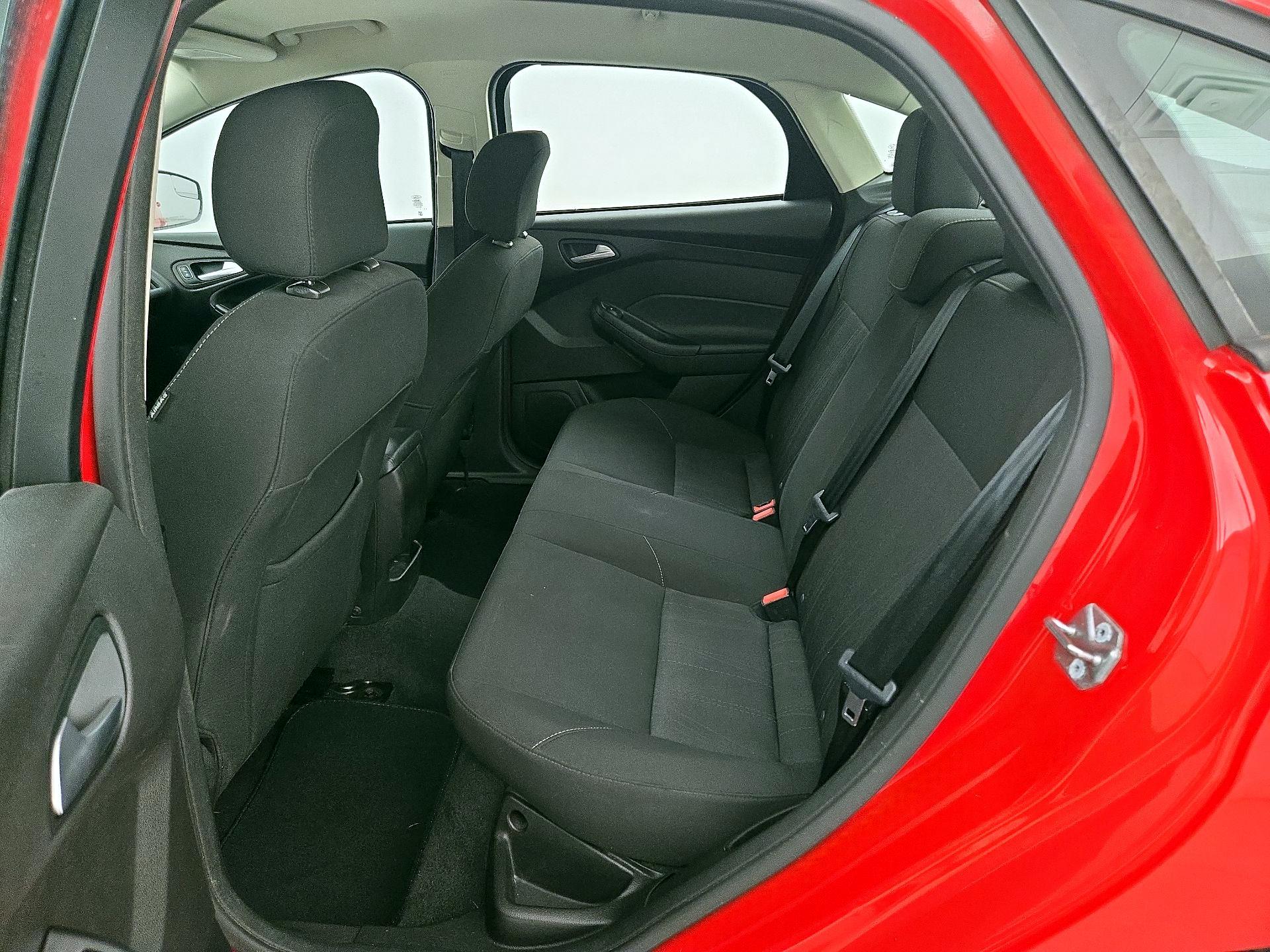 Thumbnail: 2016 Ford Focus - 19