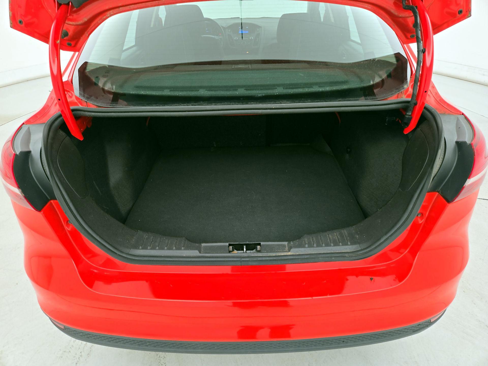Thumbnail: 2016 Ford Focus - 20