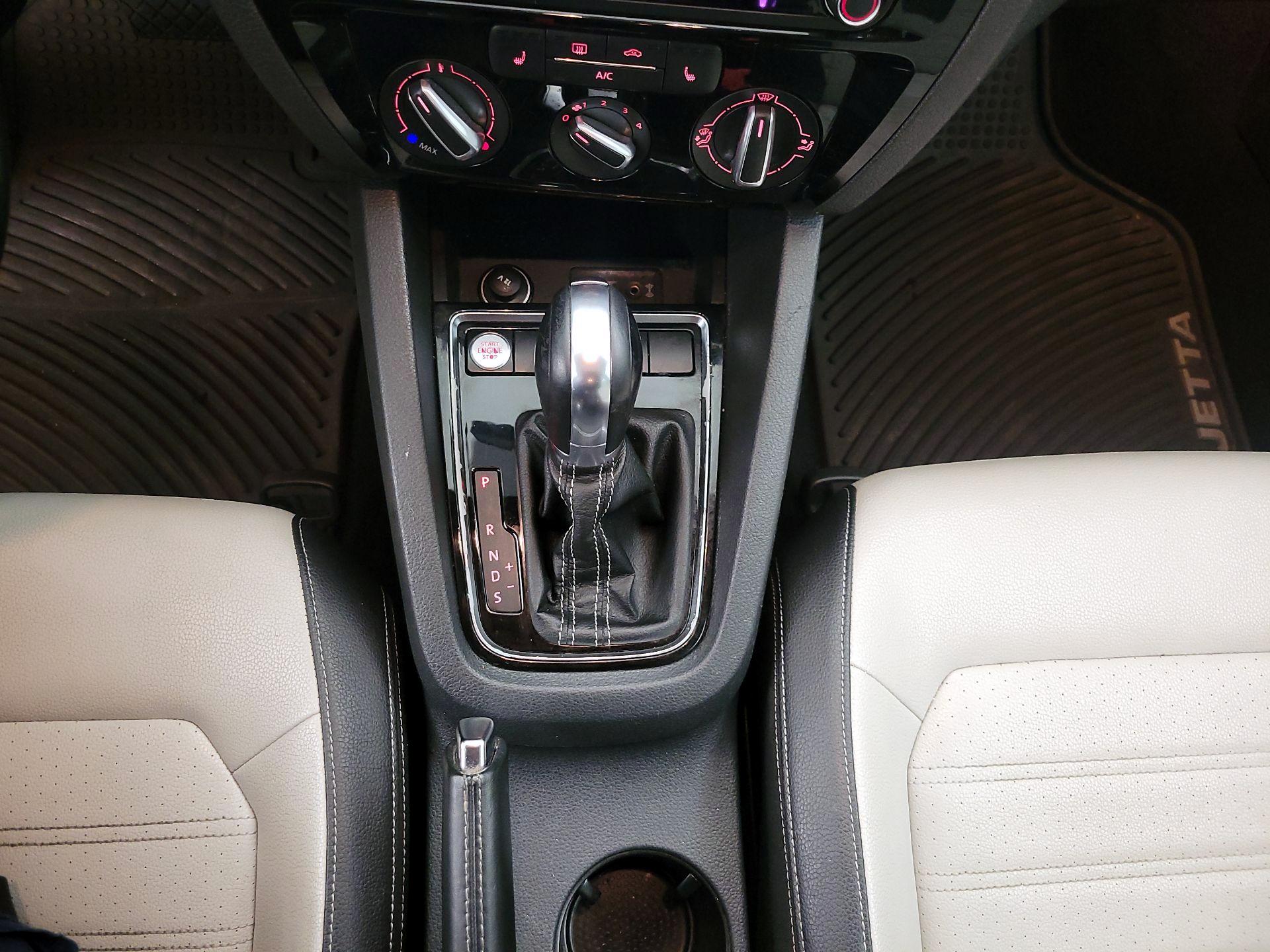 Thumbnail: 2016 Volkswagen Jetta - 18
