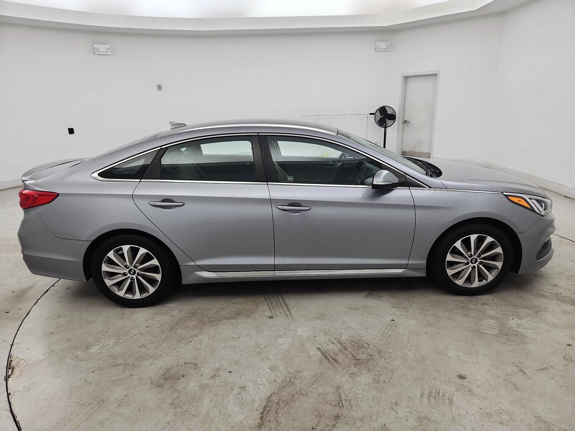 Thumbnail: 2015 Hyundai Sonata - 4