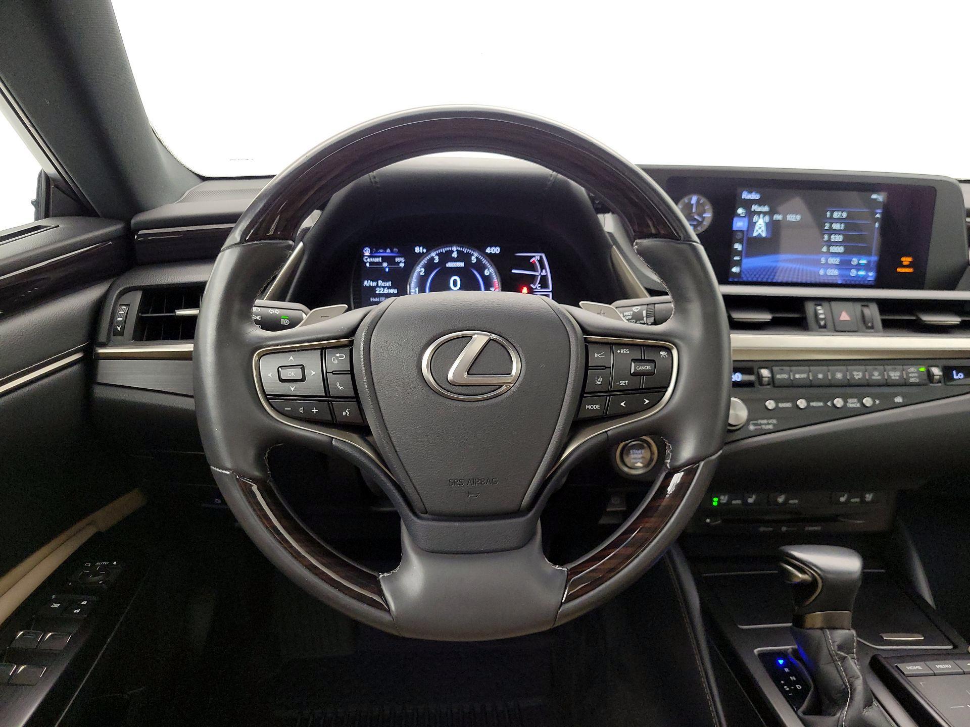 Thumbnail: 2021 Lexus ES - 10