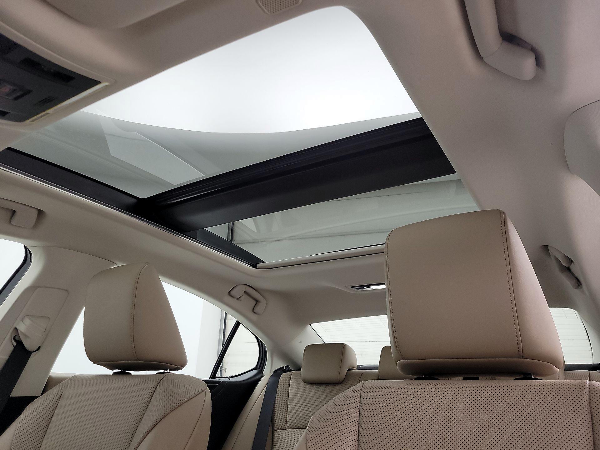 Thumbnail: 2021 Lexus ES - 19