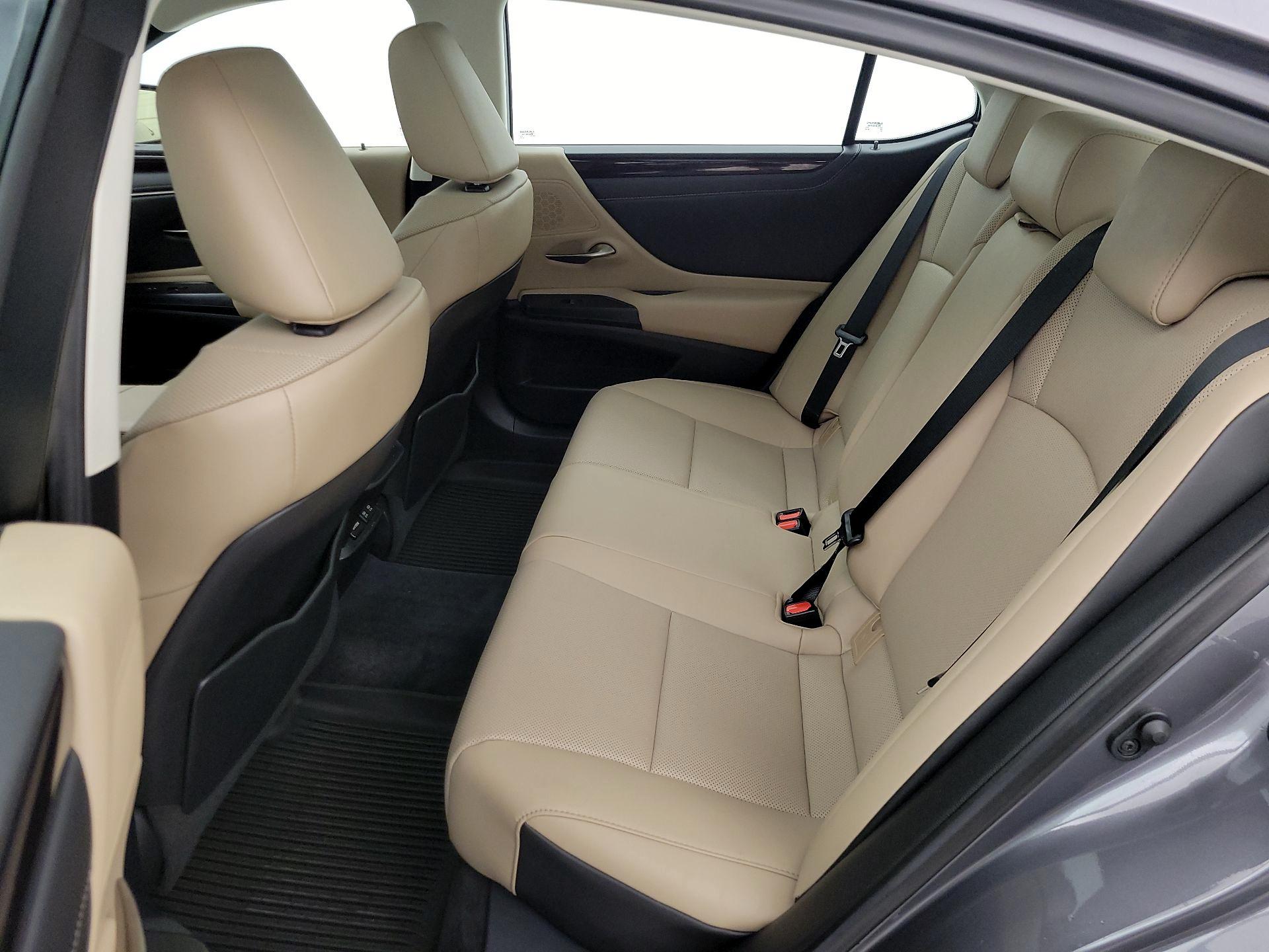 Thumbnail: 2021 Lexus ES - 20