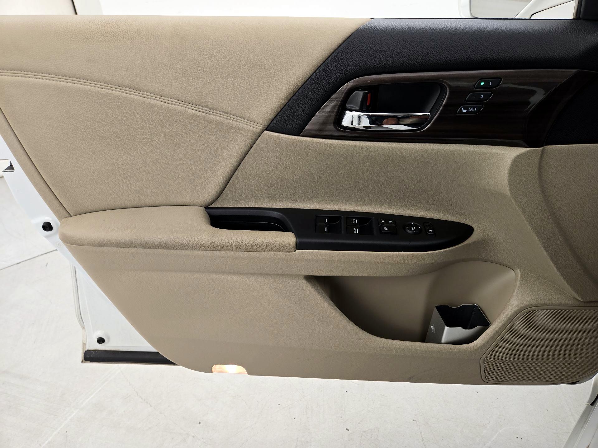 Thumbnail: 2017 Honda Accord - 12