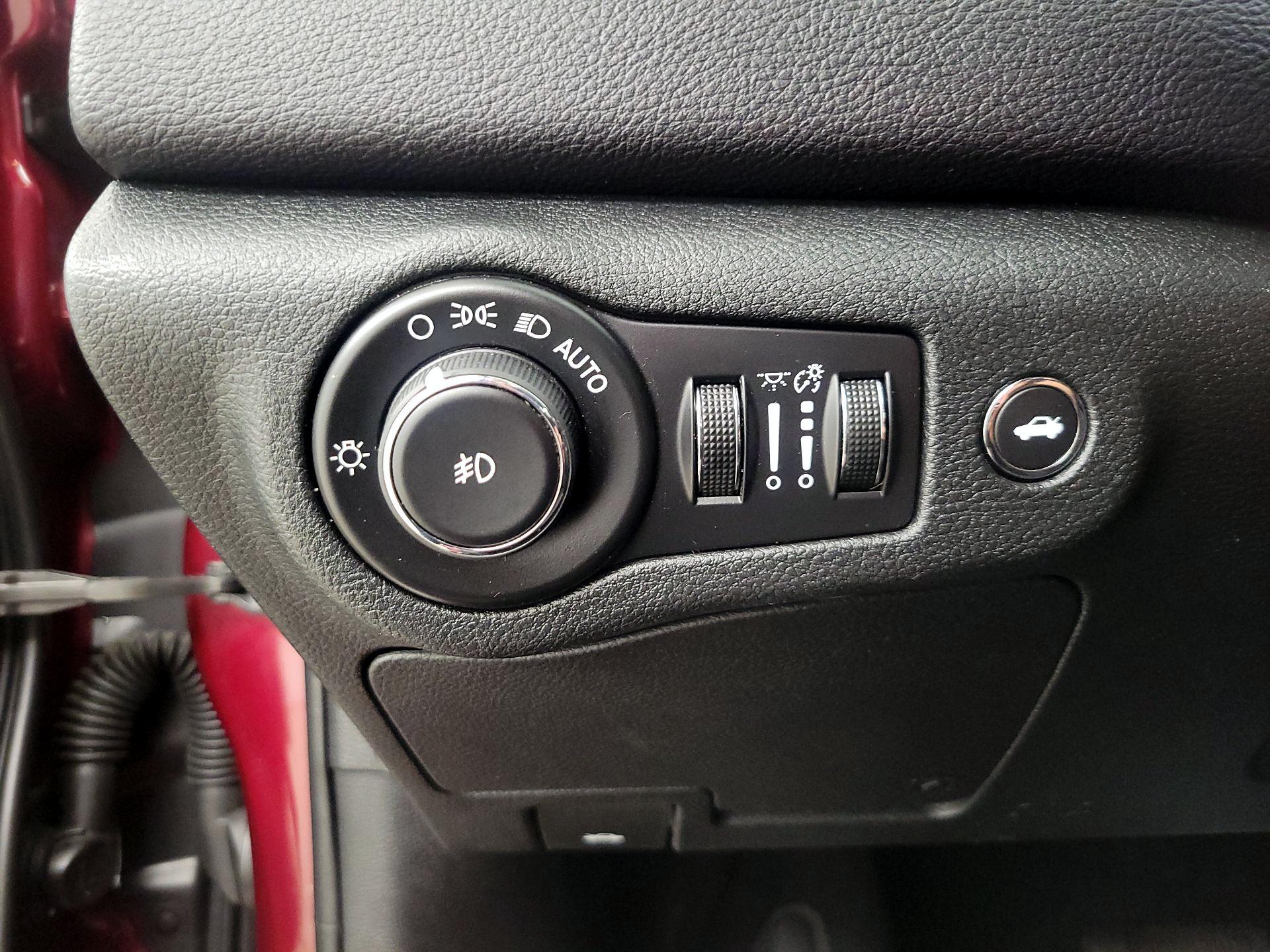Thumbnail: 2015 Chrysler 200 - 13