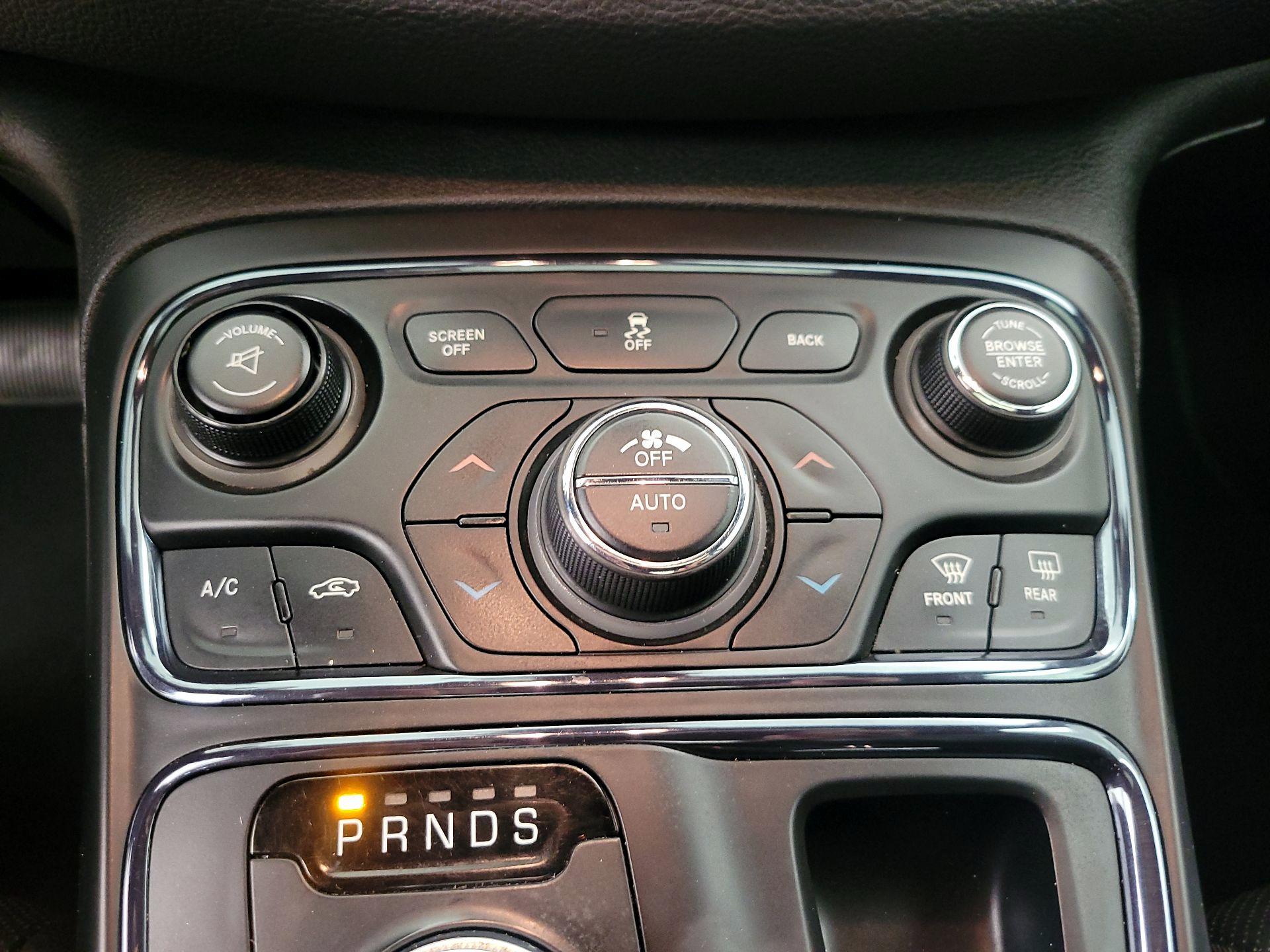 Thumbnail: 2015 Chrysler 200 - 17